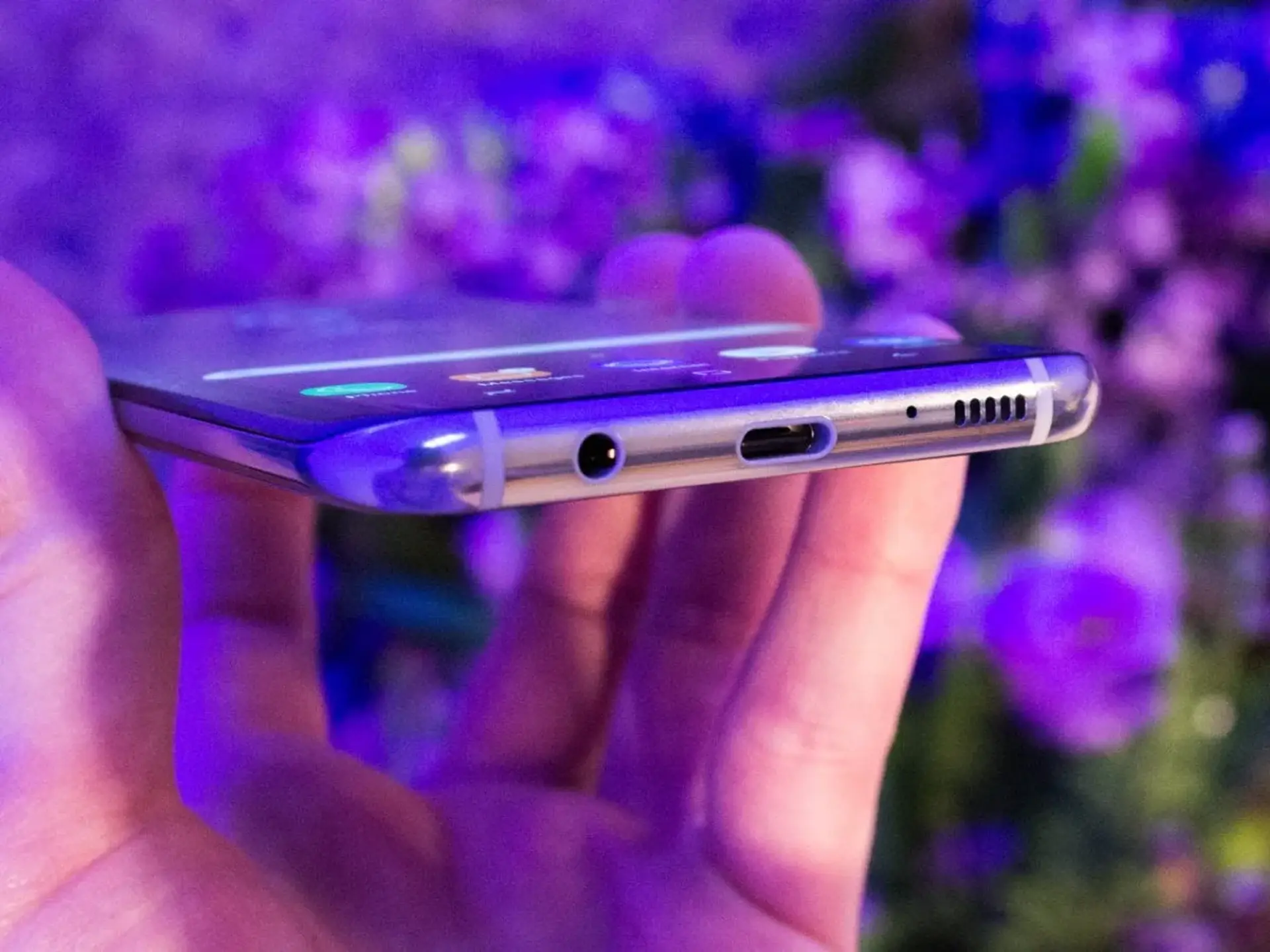 گلکسی S8 تلفن هوشمند 1030 دلاری سامسونگ با 6 گیگابایت رم