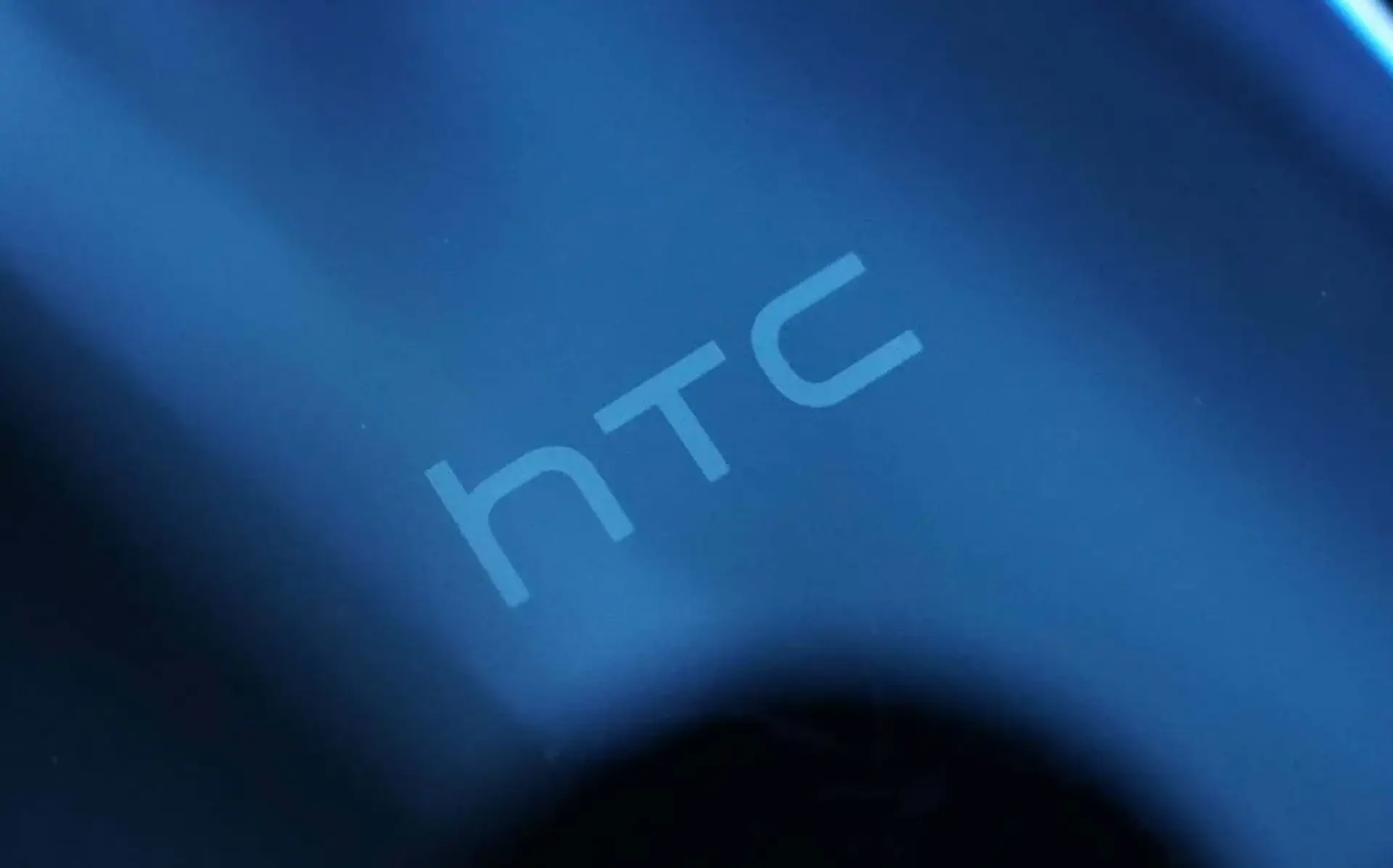 تصویر لو رفته از HTC U 11 ، دوربین سلفی 16 مگاپیکسلی و صفحه نمایش قابل کشیدن و جمع شدن