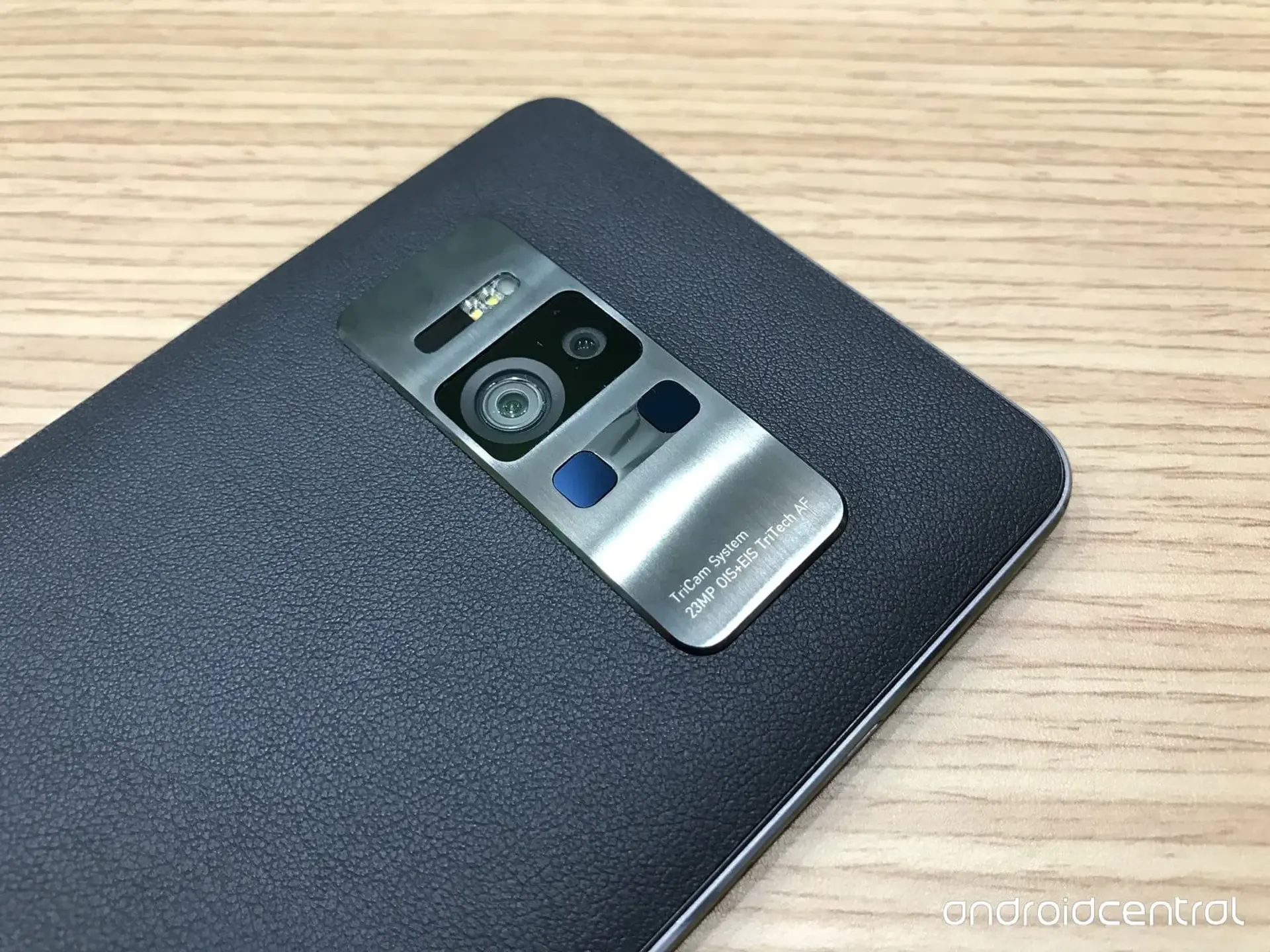 ZenFone AR اولین گوشی واقعیت مجازی ایسوس با سه دوربین از راه رسید