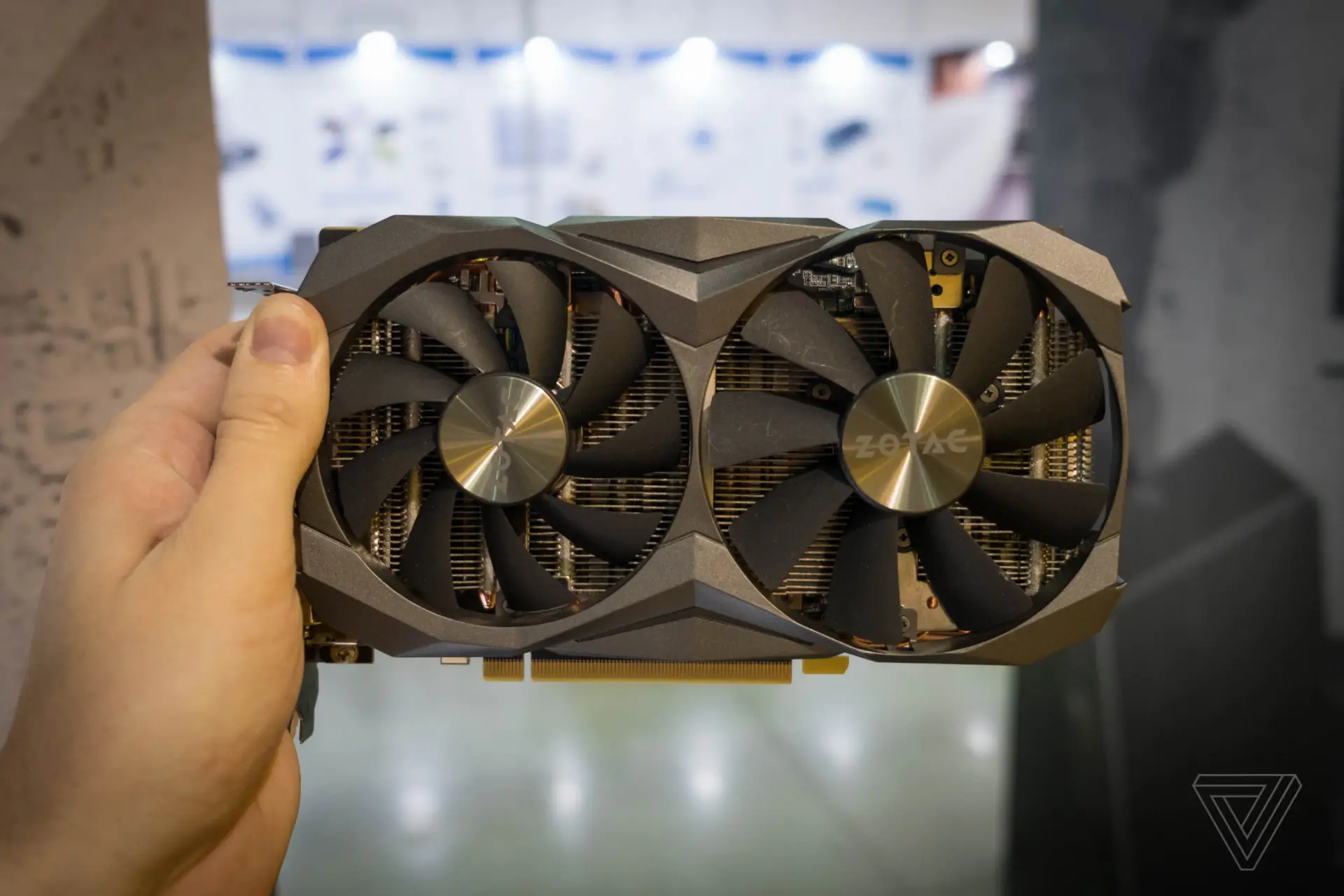 پردازنده گرافیکی انویدیا GTX 1080 Ti رقیبی در ابعاد کوچکتر پیدا کرد