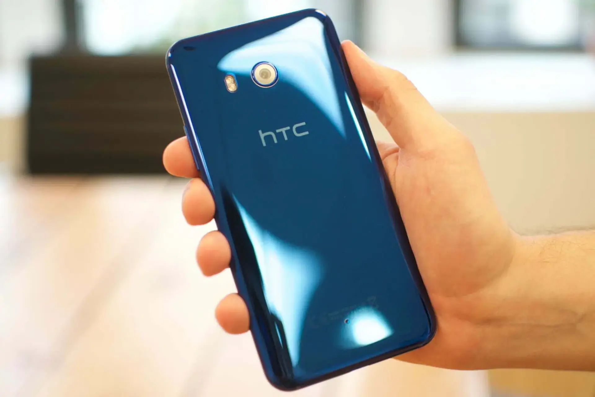 بررسی گوشی HTC U11