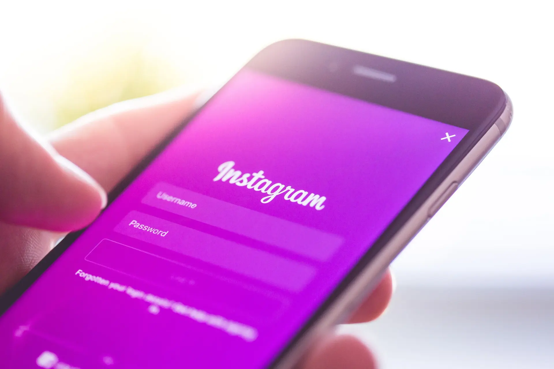 مذاکره با اینستاگرام برای فیلتر صفحات مستهجن