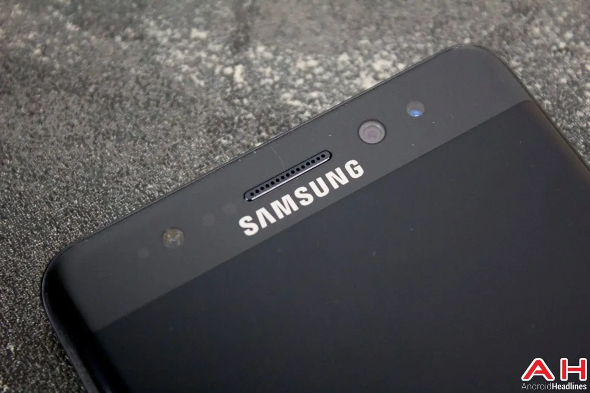 ممکن است سامسونگ Galaxy Note 8 را همراه با یک هدست مجهز به بیکسبی عرضه کند