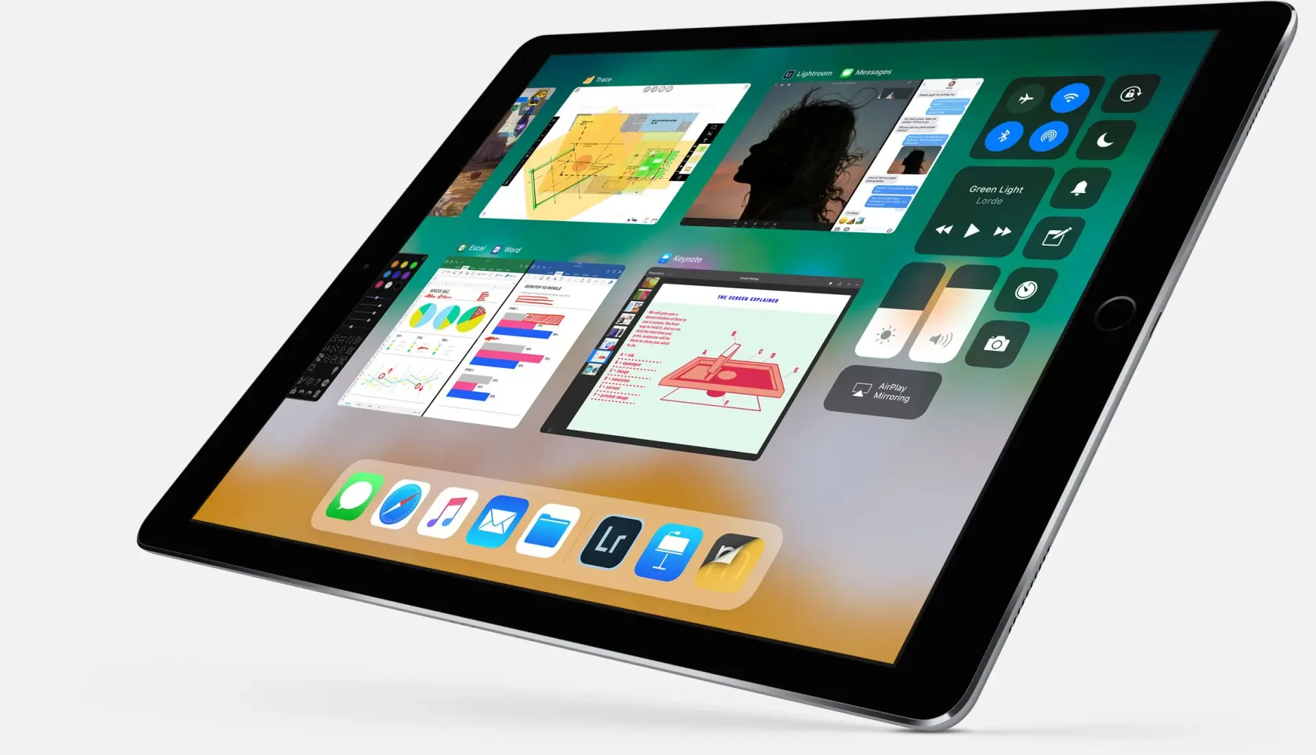 این دو ویدئو قابلیت های جدید iOS 11 در iPad Pro را به نمایش می گذارند