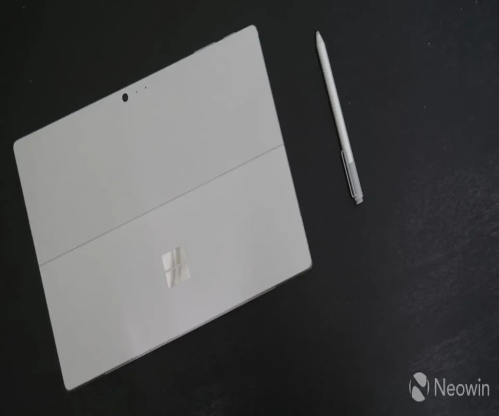 Surface Pro 4 مایکروسافت با پردازنده 5هسته ای و تخفیف 36 درصدی به فروش می رسد.