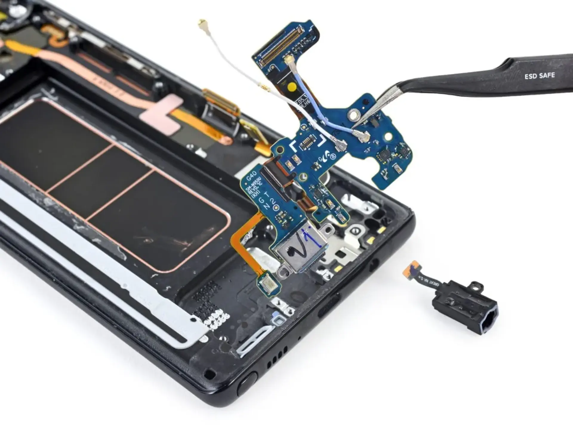 ویدیوی کالبدشکافی گلکسی نوت 8 توسط ifixit با زیرنویس فارسی