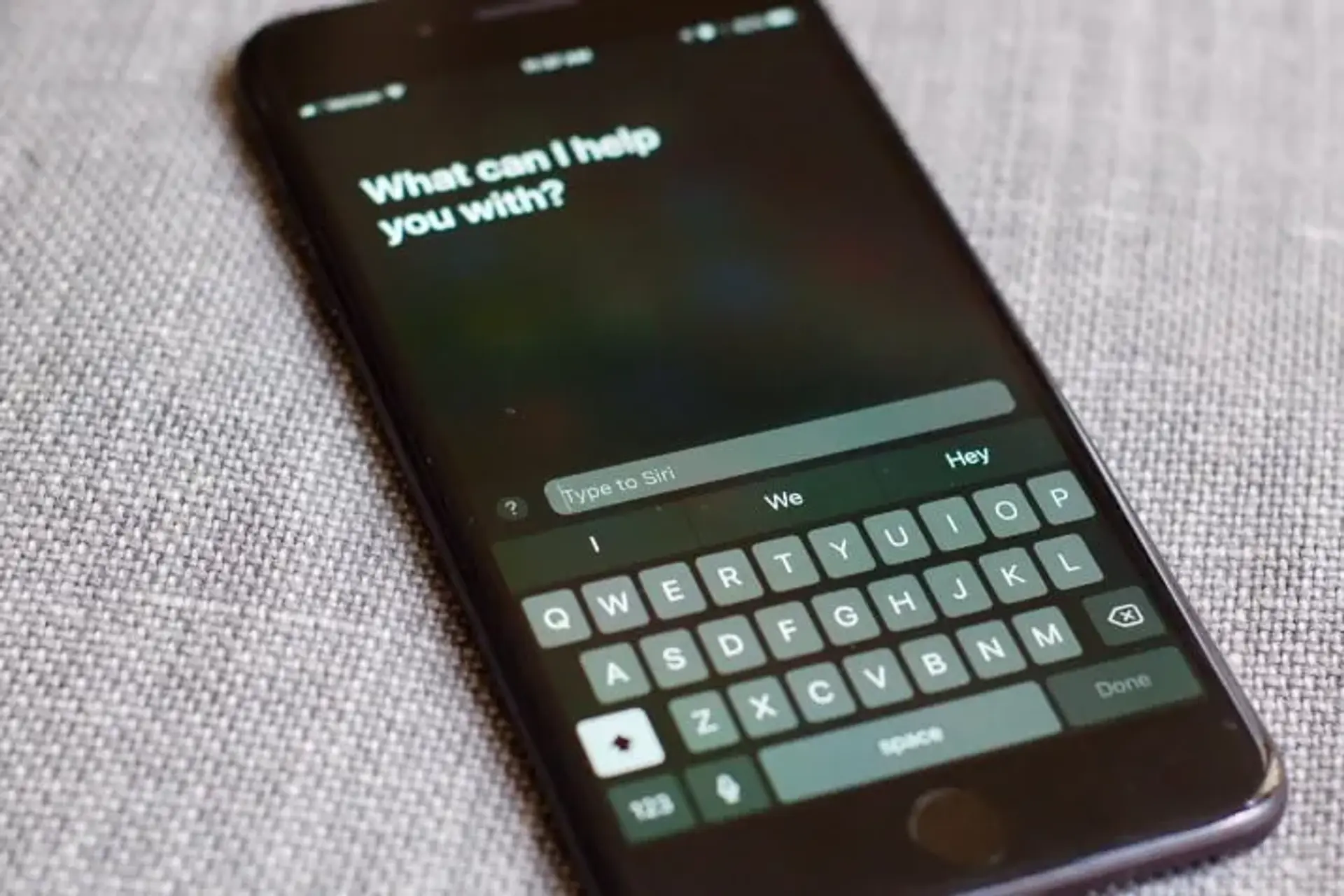 در iOS 11  به جای صحبت کردن با سیری، تایپ کنید