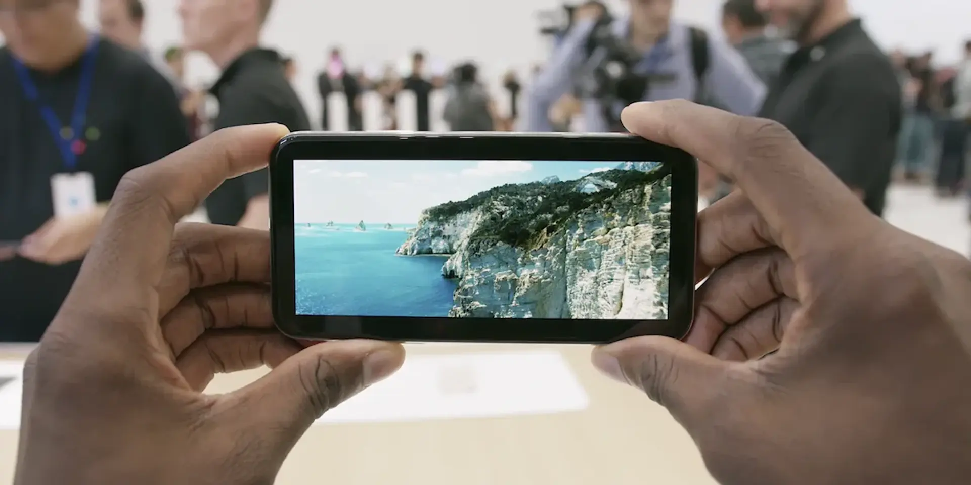 آیفون ایکس و notch آن چگونه پخش فیلم را مدریت می کنند