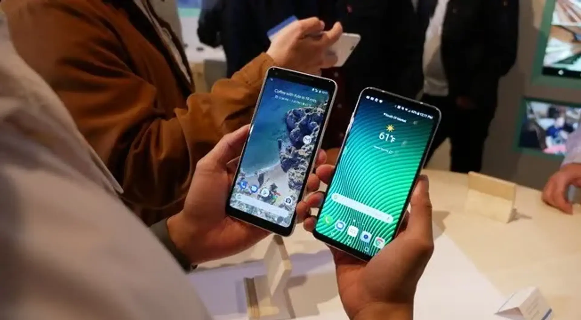 مقایسه گوشی های Pixel 2XL و LG V30