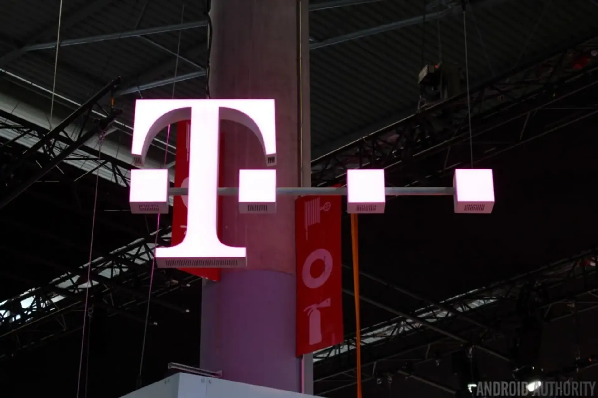 هکرها ممکن است به اطلاعات شخصی میلیون‌ها کاربر T-Mobile دسترسی داشته باشند!