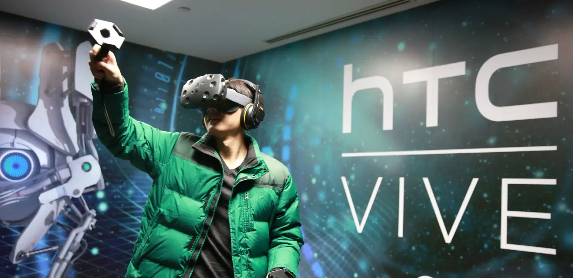 کمپانی اچ تی سی برنامه‌های گسترده‌ای با هدست واقعیت مجازی HTC Vive خود دارد