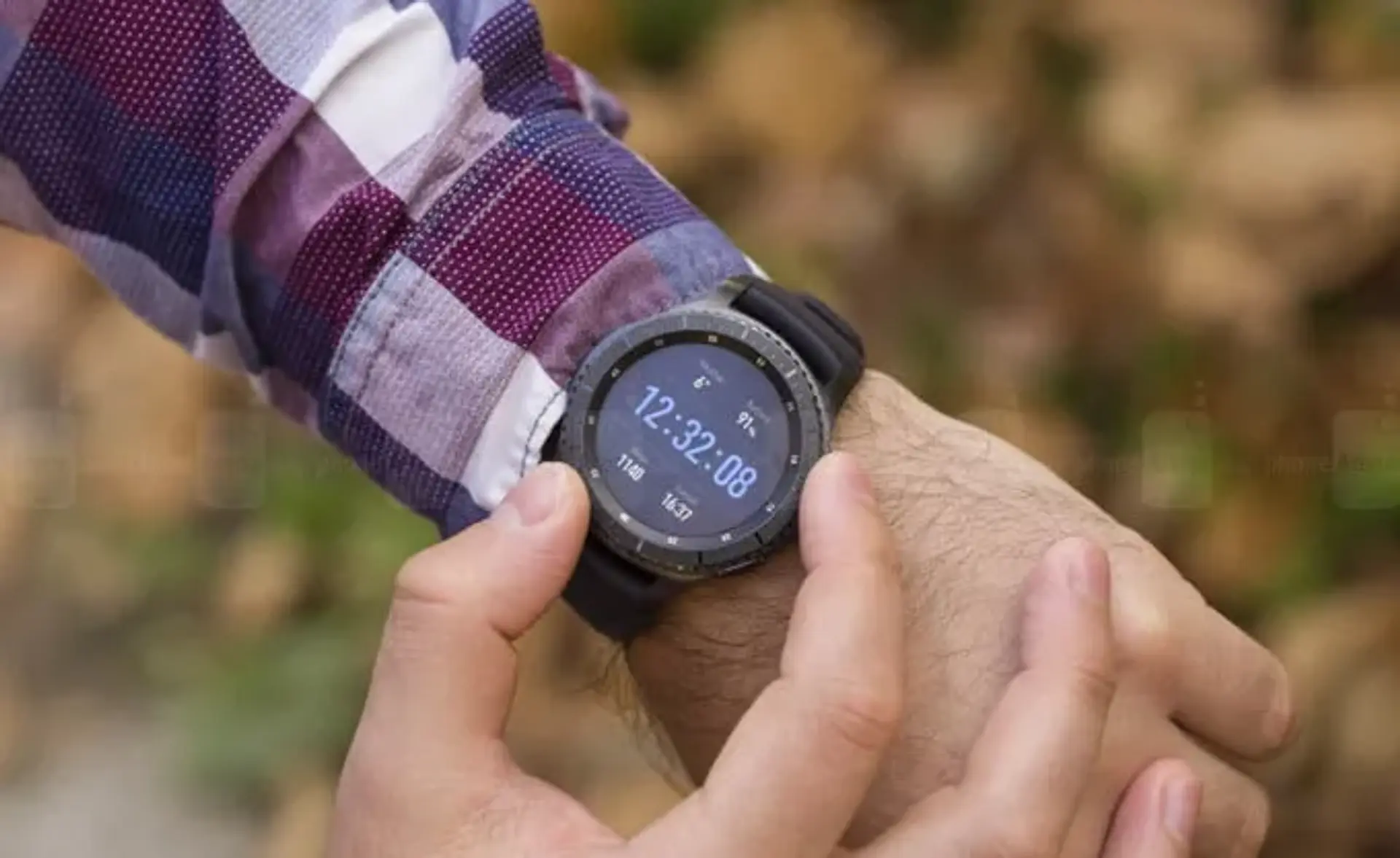 تخلیه شارژ باتری ساعت هوشمند Gear S3 سامسونگ پس از به روز رسانی Tizen 3.0 OS