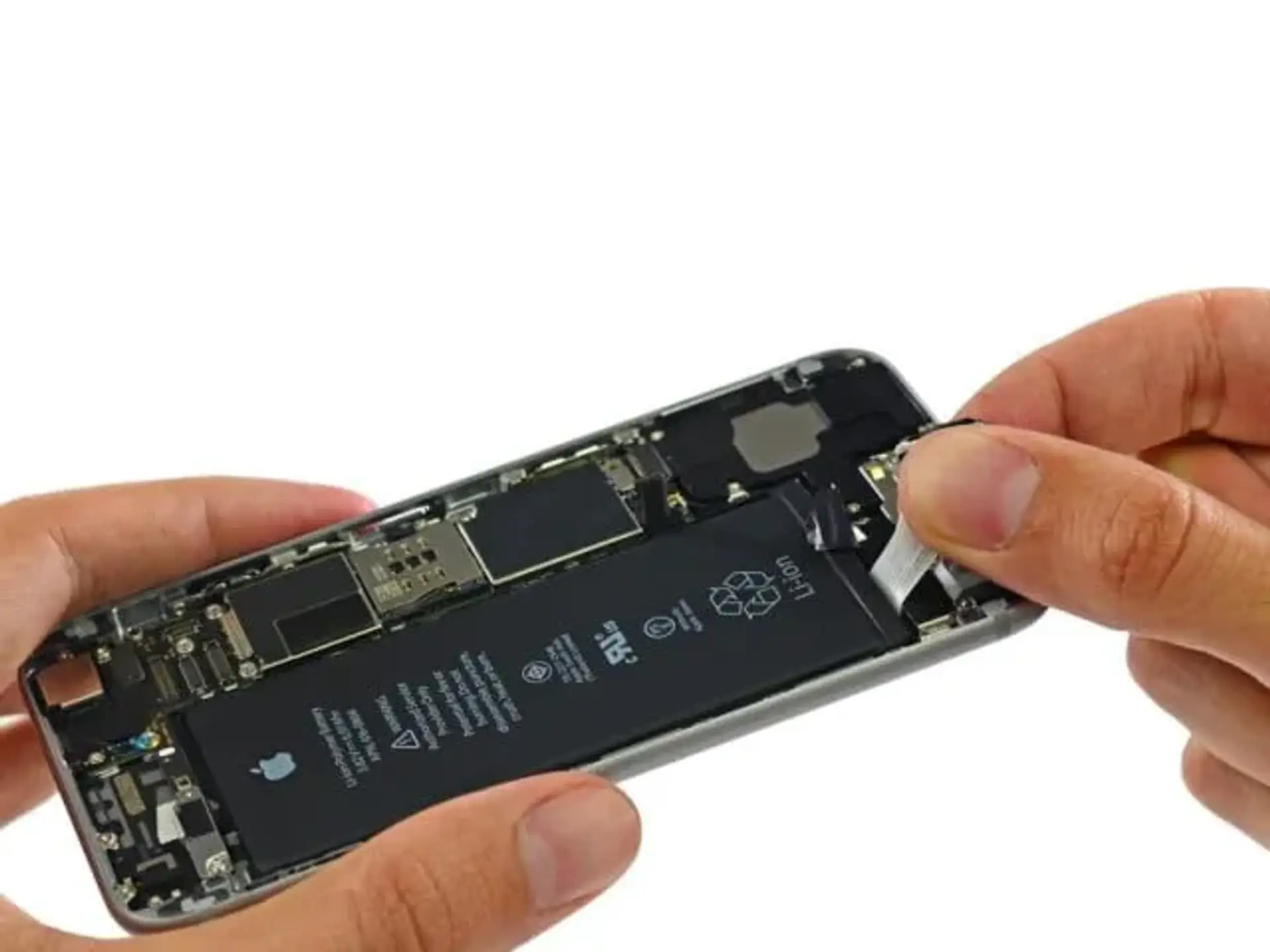 Geekbench تایید کرد: افزایش سرعت گوشی های آیفون قدیمی با تعویض باتری