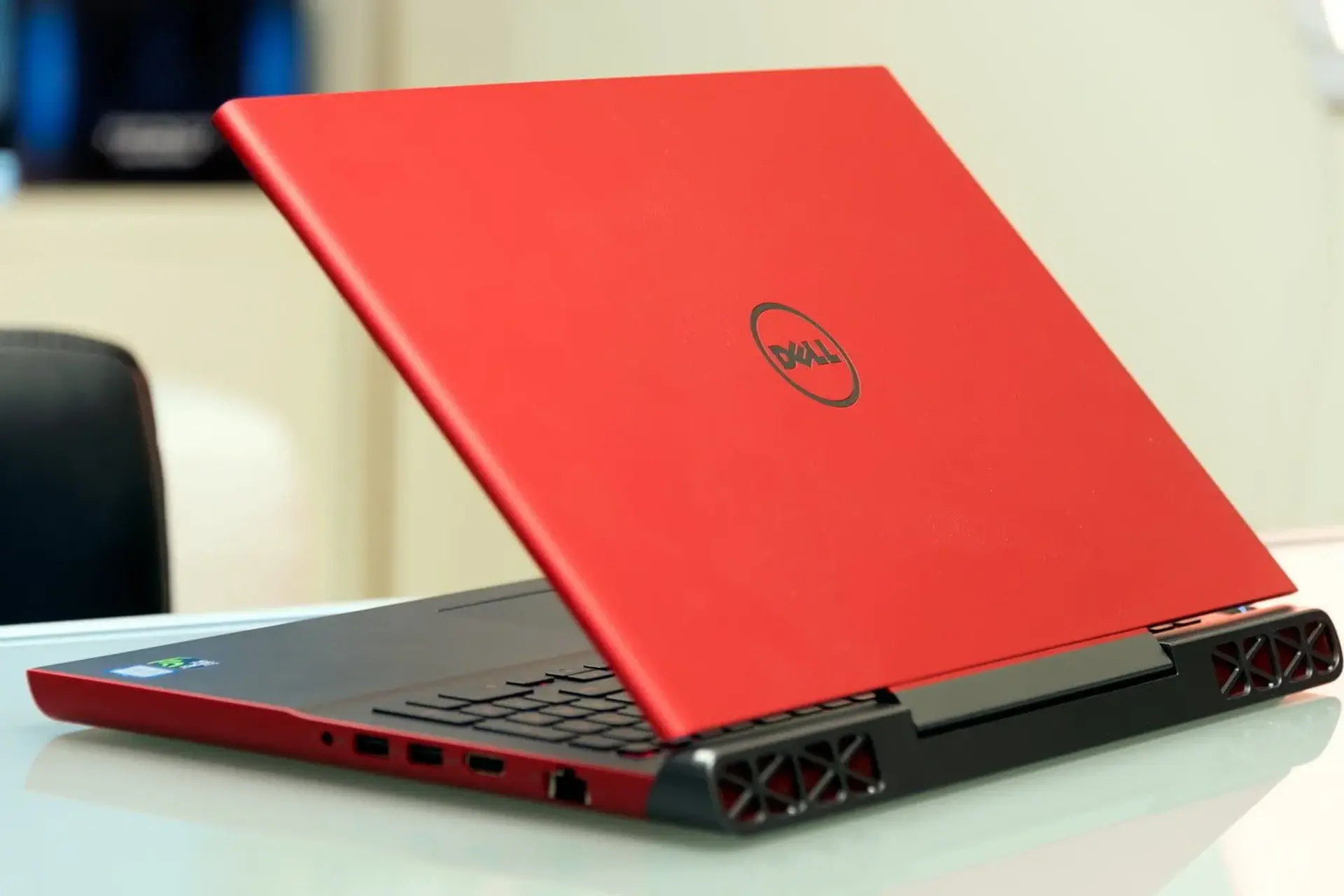 لپ تاپ گیم 4 و نیم میلیونی Dell Inspiron 157000 به 3 میلیون تومان رسید