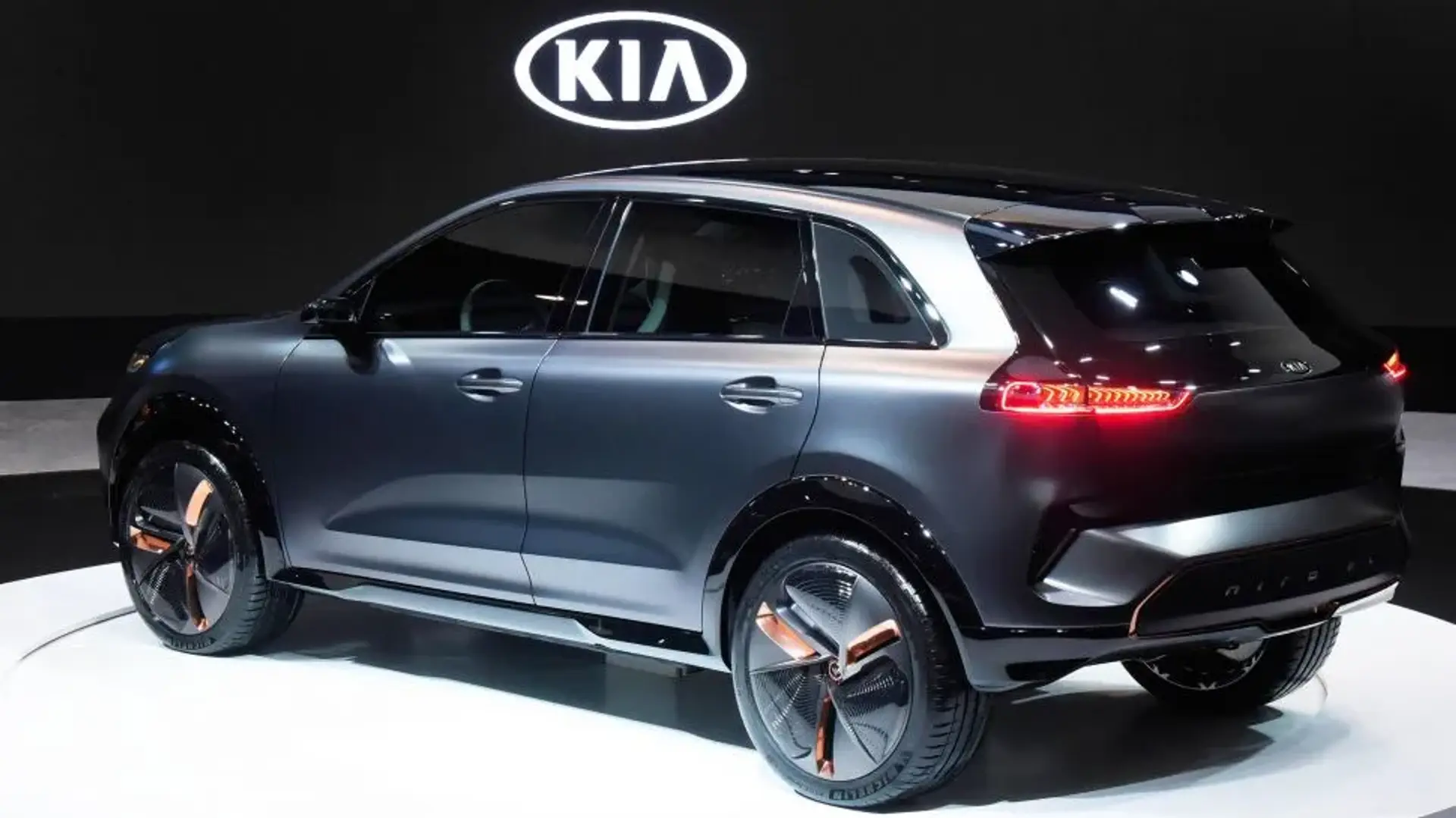 کیا با خودروی الکتریکی نایرو (Niro ) قدم به CES 2018 گذاشت