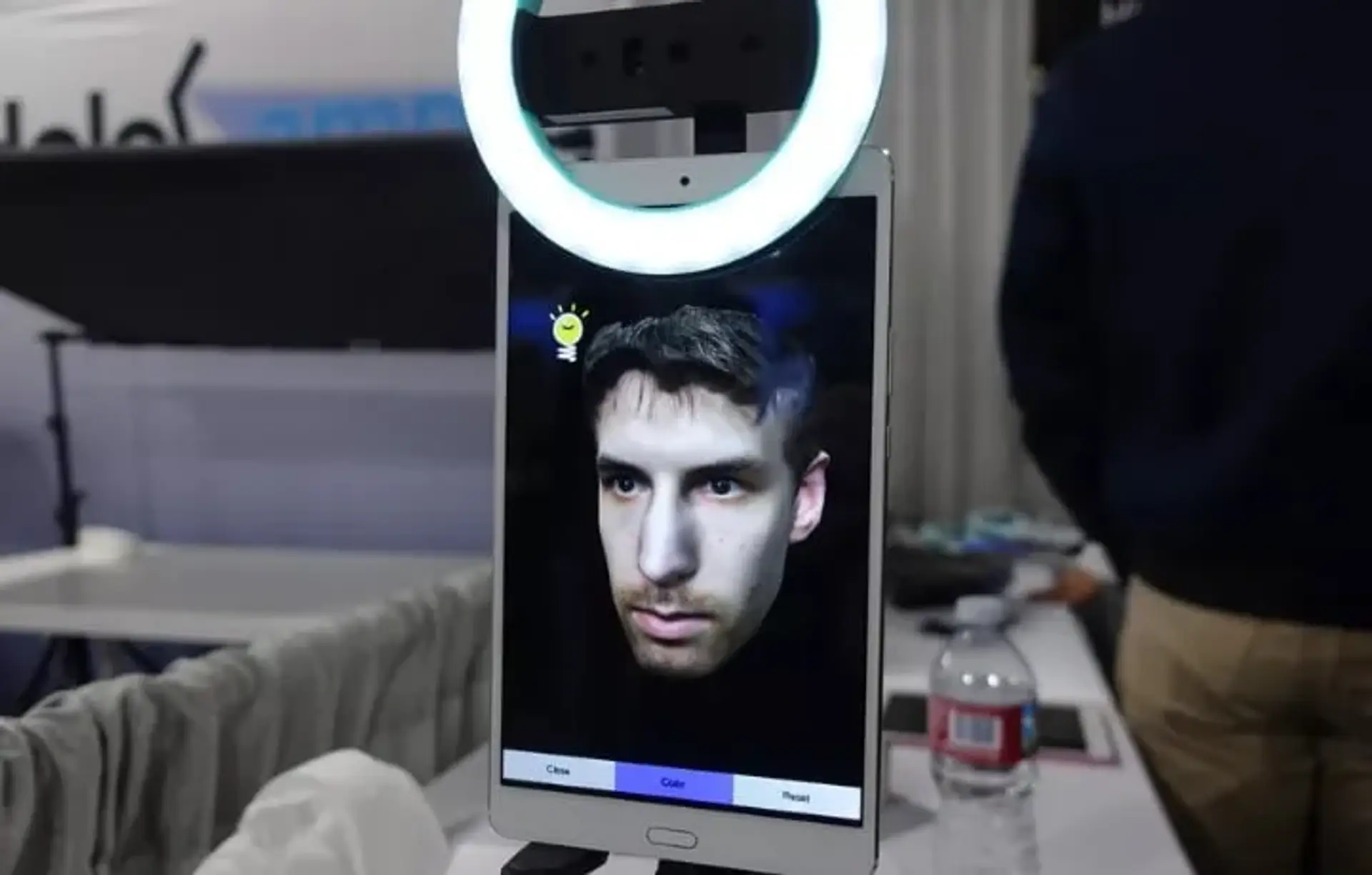 با دوربین Face Bellus3D عکس های سه بعدی سلفی بگیرید ! (CES 2018)