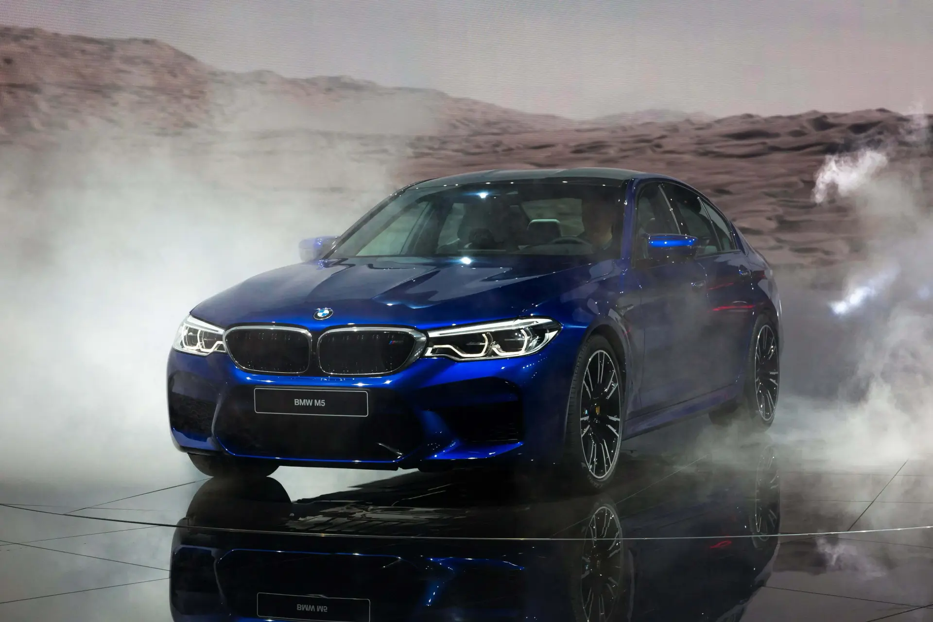 دریفت با BMW M5 در CES 2018