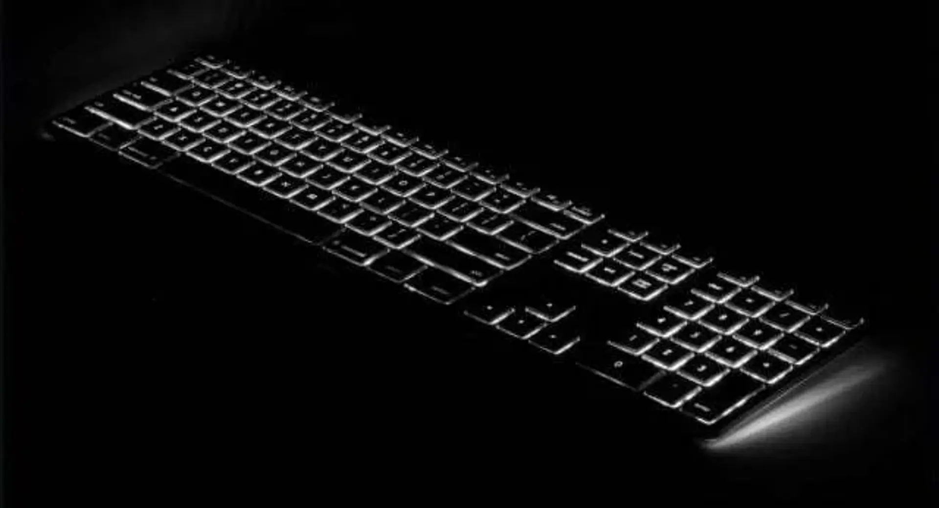 کیبورد RGB محصول جدید ماتیاس برای کاربران اپل