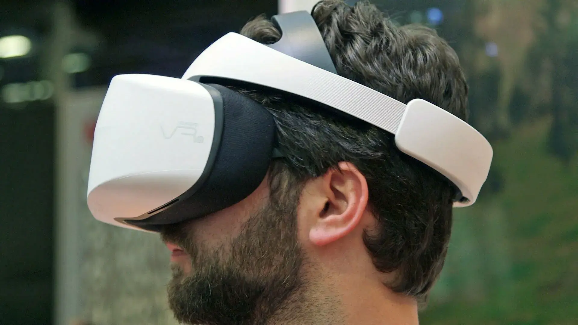واقعیت مجازی را با هدست VR2 هواوی تجربه کنید (CES 2018)