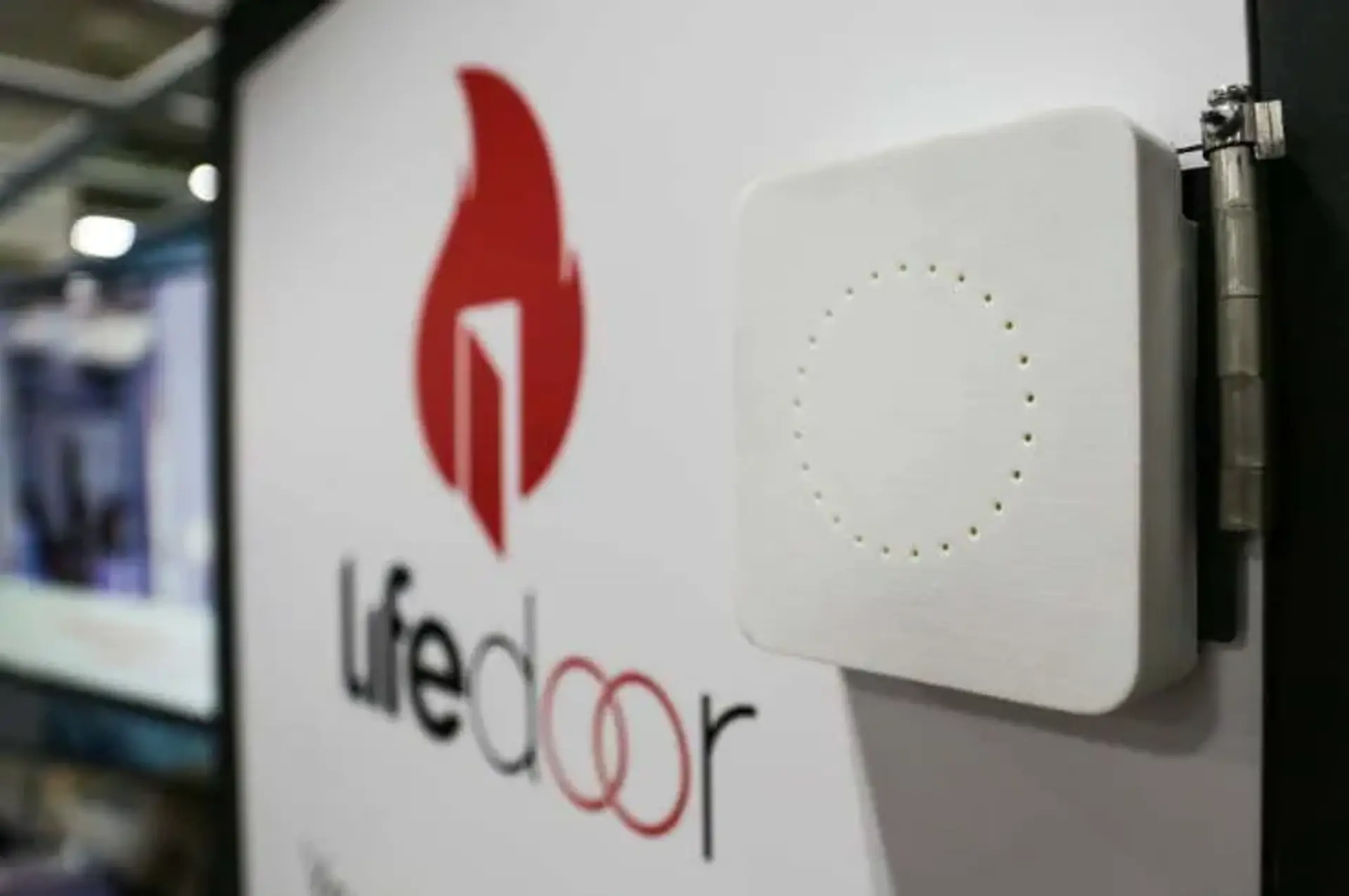رونمایی از LifeDoor گجتی برای محافظت از شما در آتش سوزی (CES 2018)