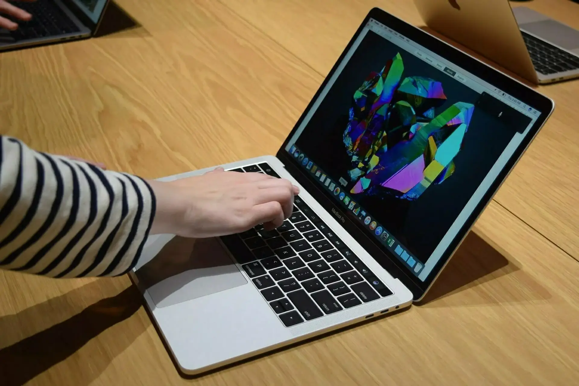 فروش 20 میلیون کامپیوتر Mac در سال 2017 توسط کمپانی اپل !