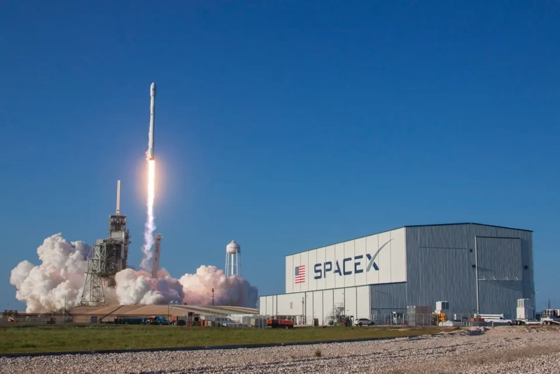 SpaceX و ارسال دو ماهواره آزمایشی به فضا جهت تامین اینترنت در سراسر دنیا