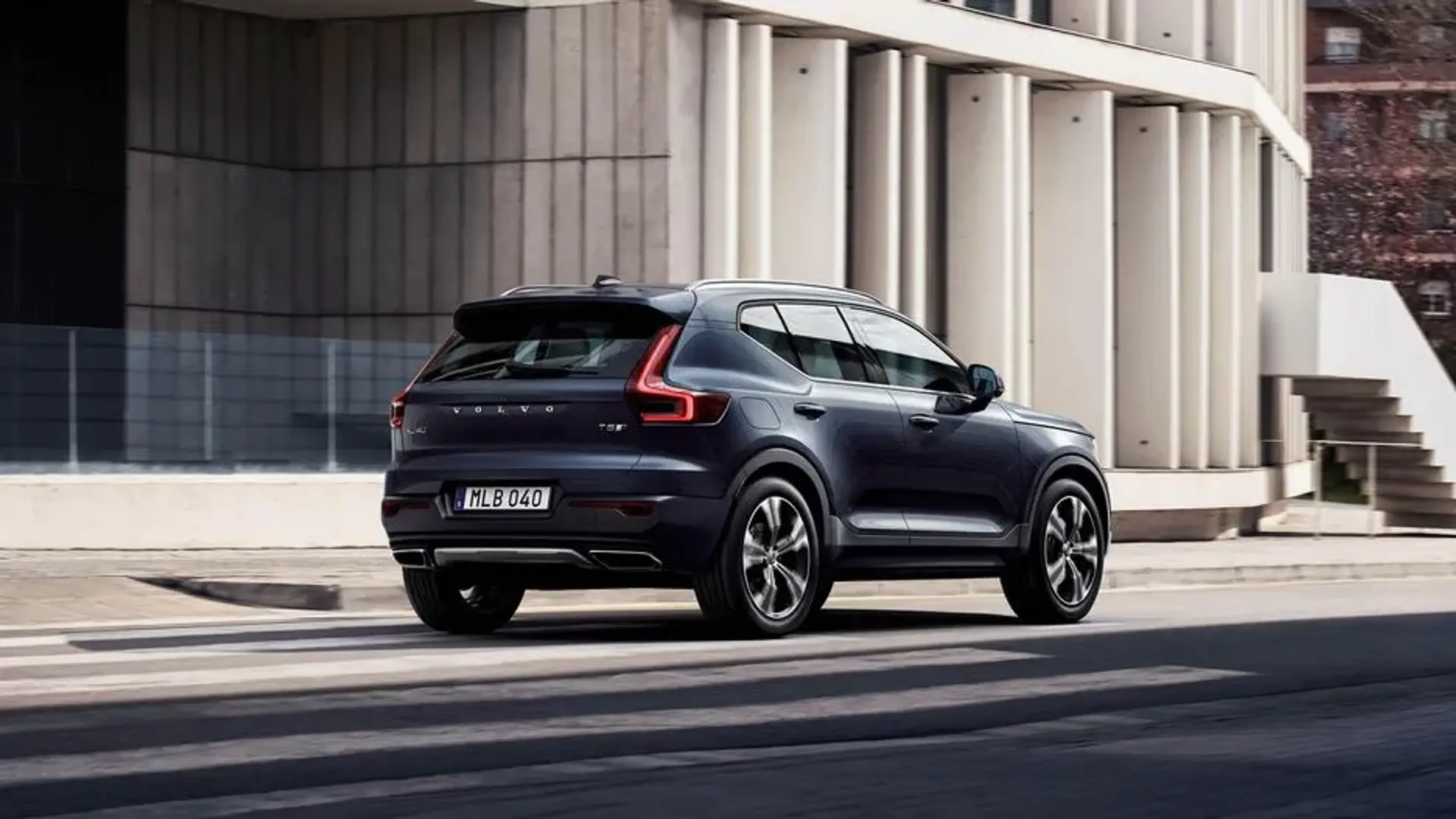 ولوو XC40 با موتور 3 سیلندر و تریم شیک و مجلل اینسکریپشن می آید