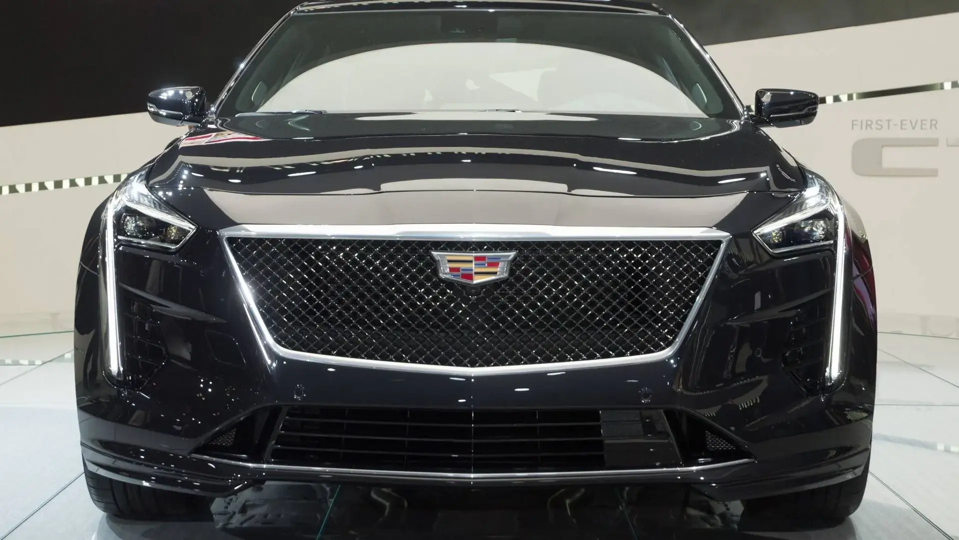معرفی کادیلاک CT6 V-Sport با موتور 550 اسب بخاری V8