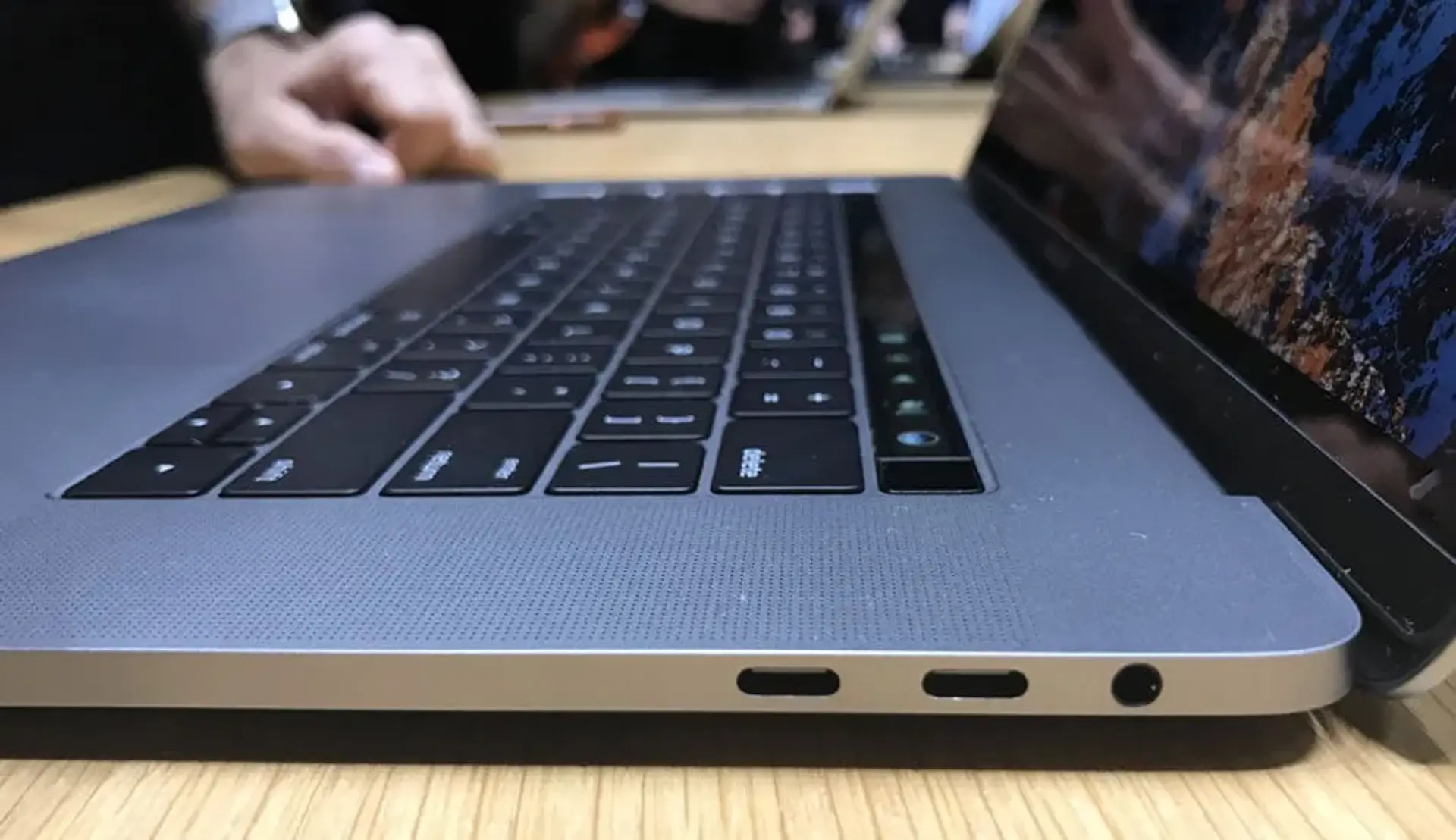 شکایت از اپل ، آیا این شرکت عمدا مک بوک های معیوب را به مشتریان خود فروخته؟