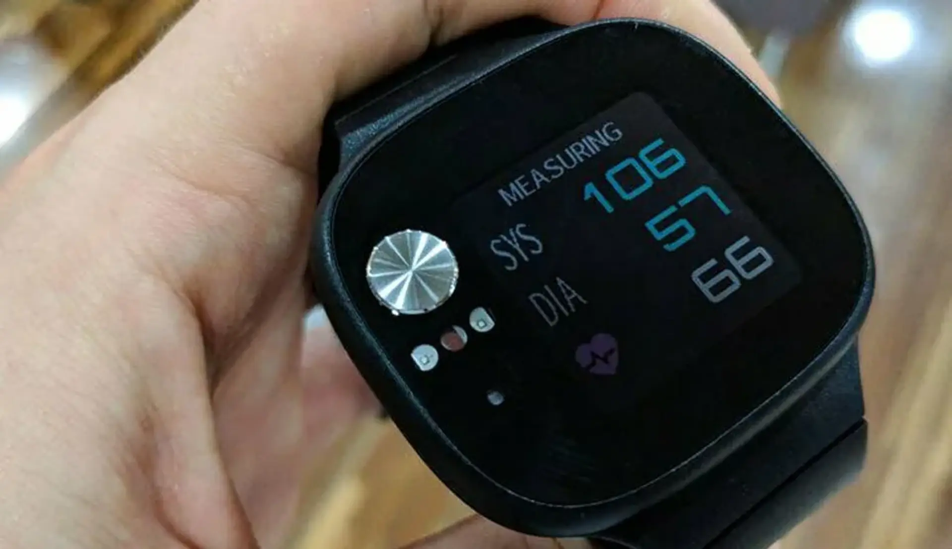 بررسی دقیق تر ساعت هوشمند ایسوس VivoWatch BP