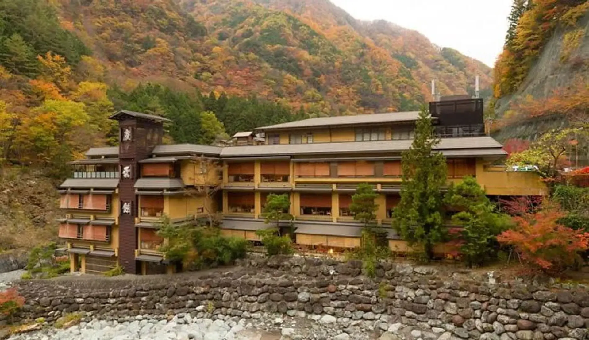 قدیمی ترین هتل جهان و نگاهی به نمای درونی آن