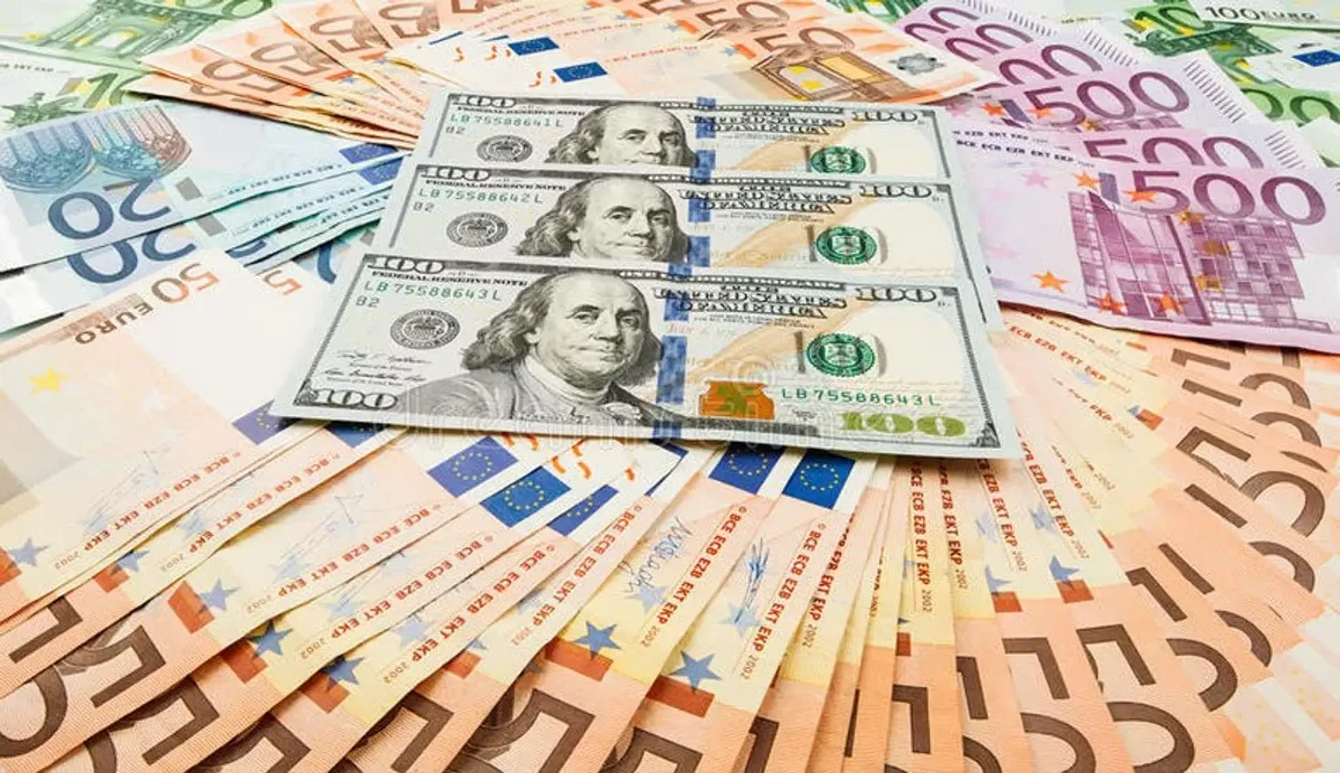 قیمت دلار به رکورد تاریخی 10 هزار تومان رسید