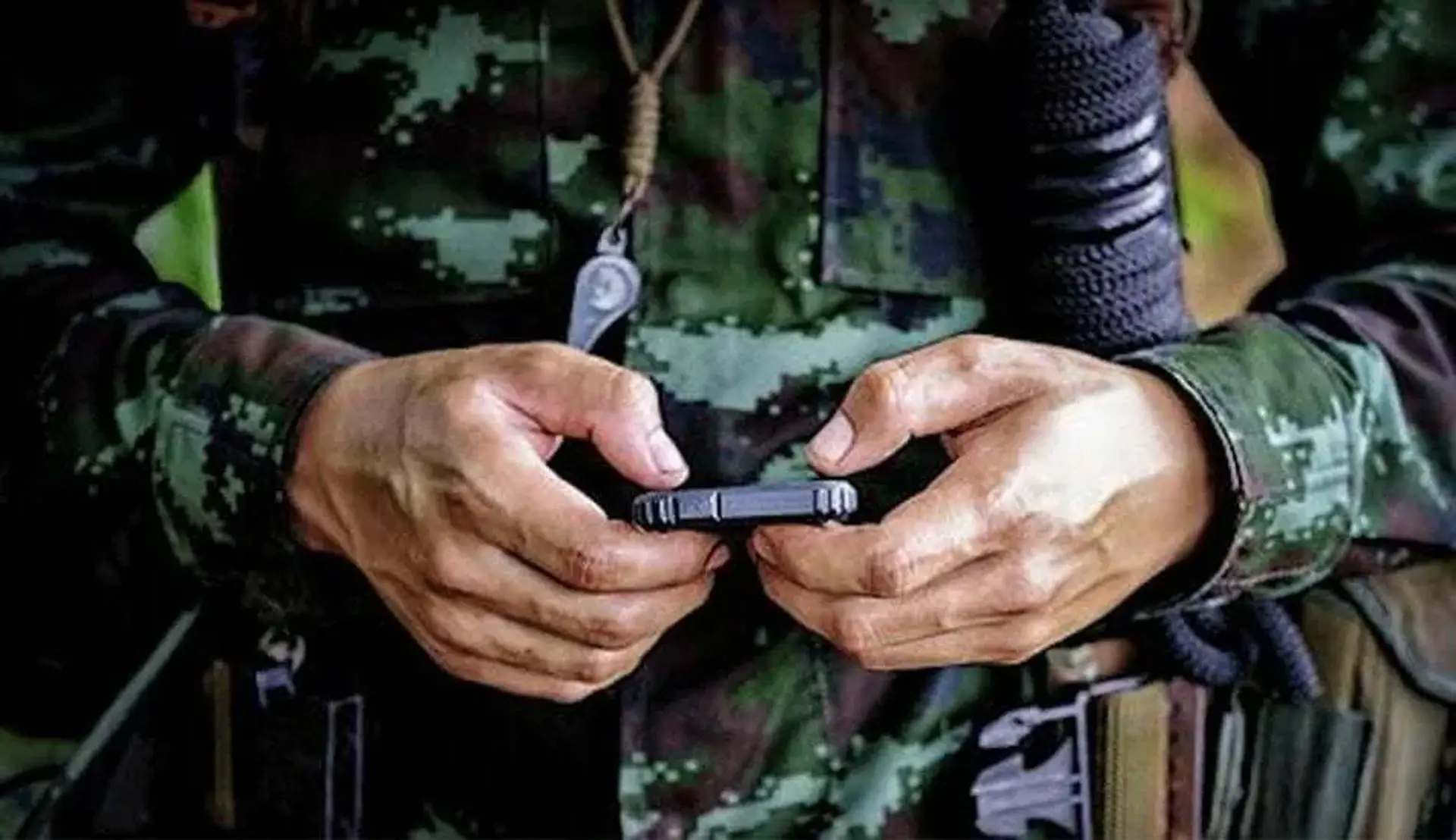 سربازان آمریکایی در مناطق حساس از استفاده از دستبندهای سلامتی منع می‌ شوند
