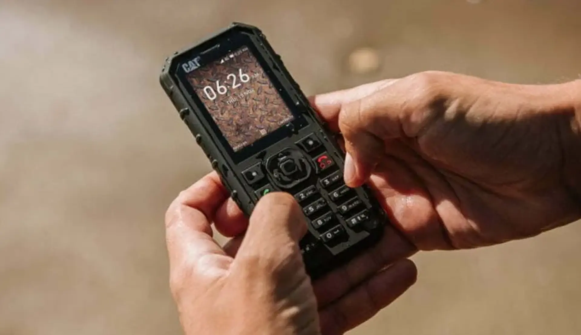 کاترپیلار گوشی B35 را با ویژگی‌ های تحسین برانگیز معرفی کرد