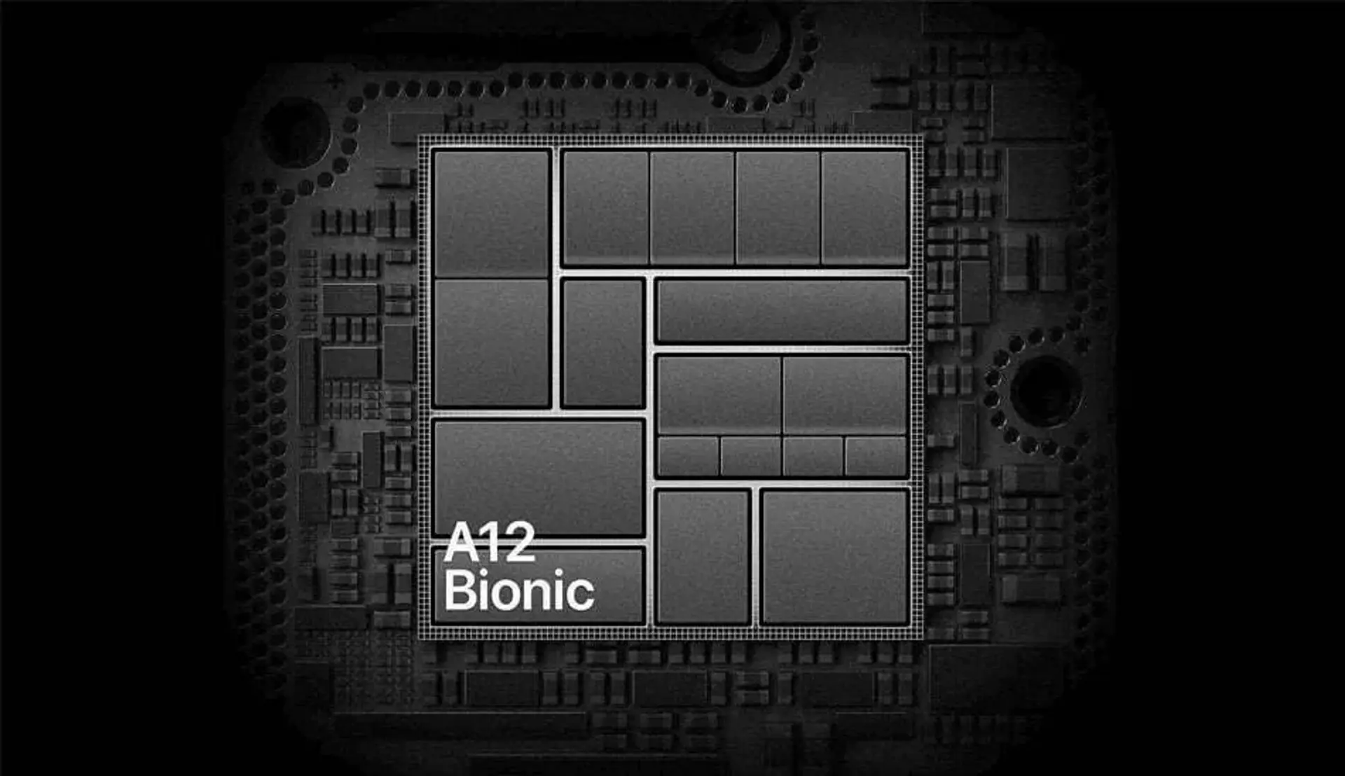 به عقیده مجله آنلاین AnandTech پردازنده A12 اپل 40 درصد از پردازنده A11 سریع تر است