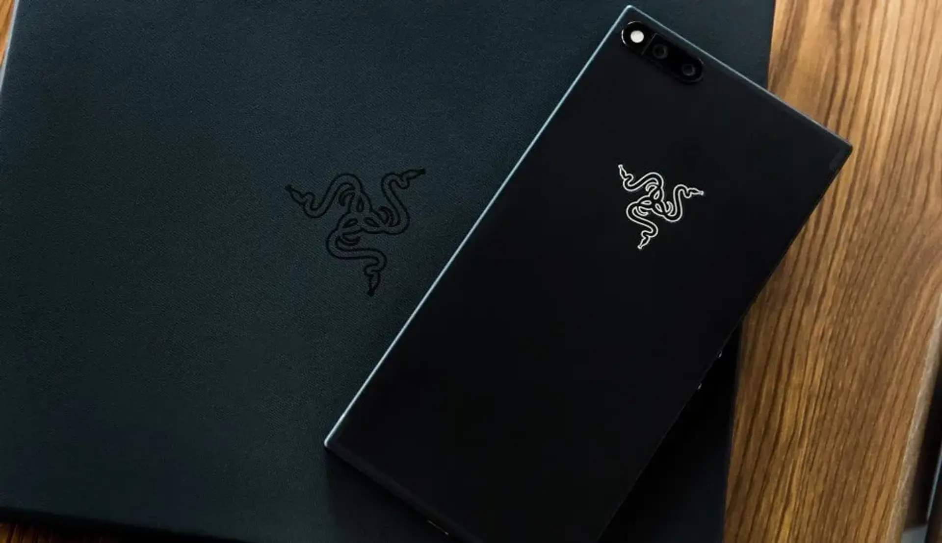 پس از عرضه ریزر فون 2 یکی از مدیران بخش موبایل ریزر، این شرکت را ترک کرد