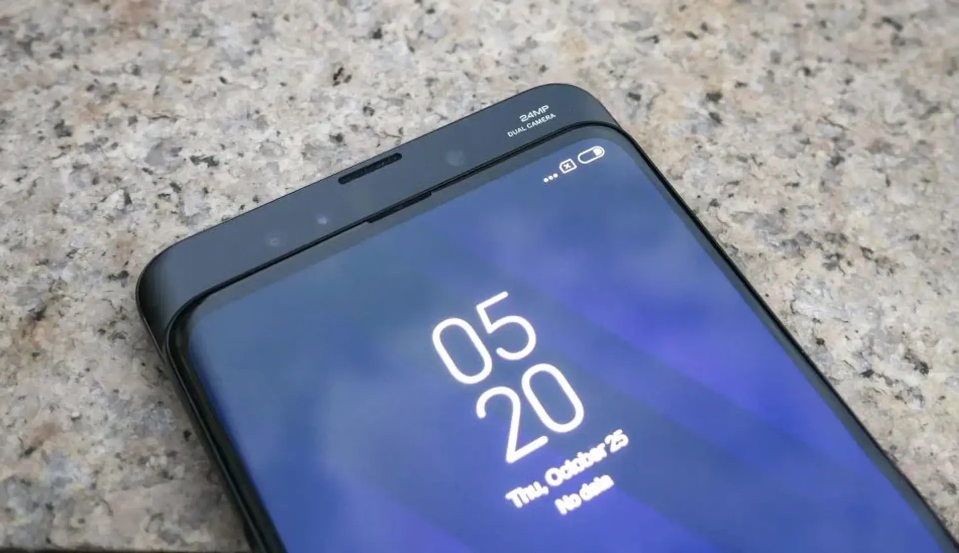مدیر عامل شیائومی نسخه 5G می میکس 3 را به نمایش گذاشت