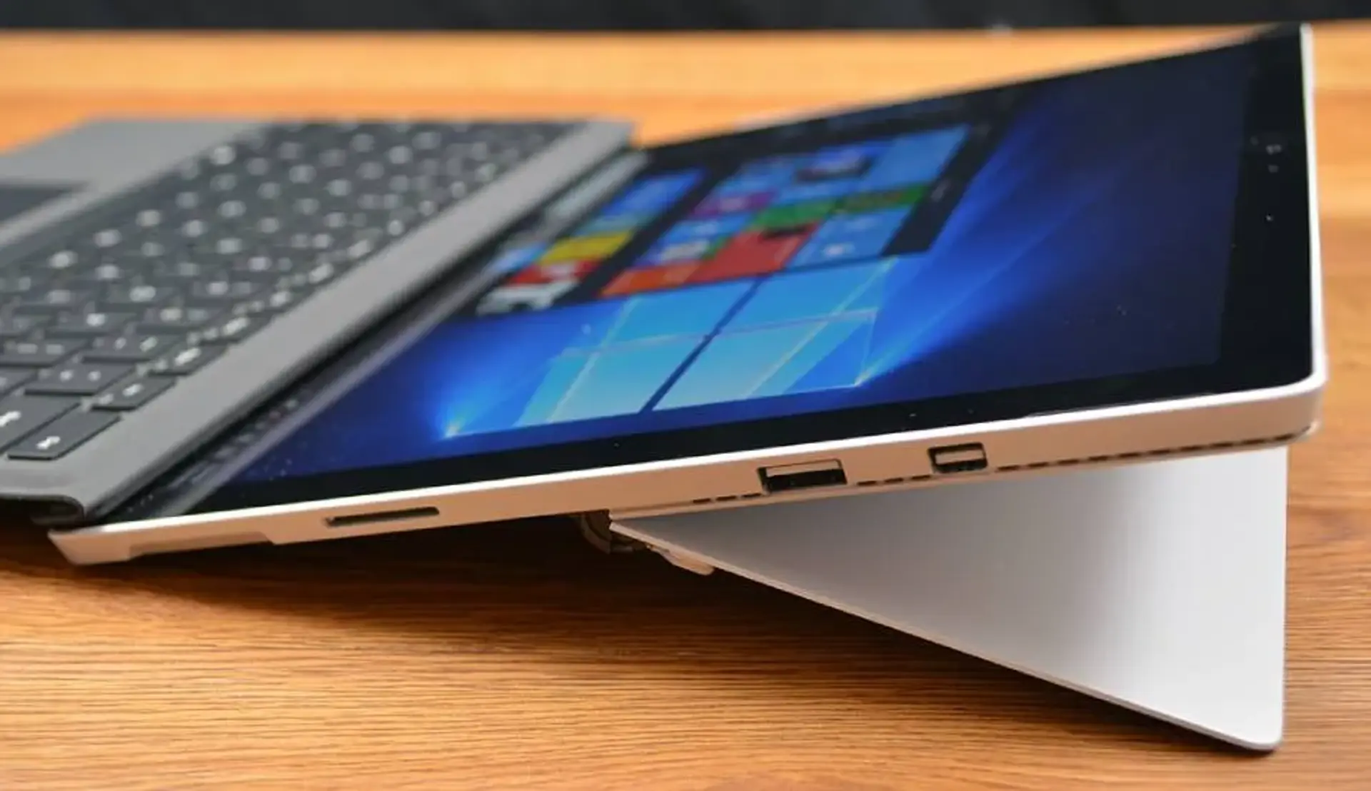 مایکروسافت پتنتی برای یک نوع سیستم USB-C مغناطیسی ثبت کرده است