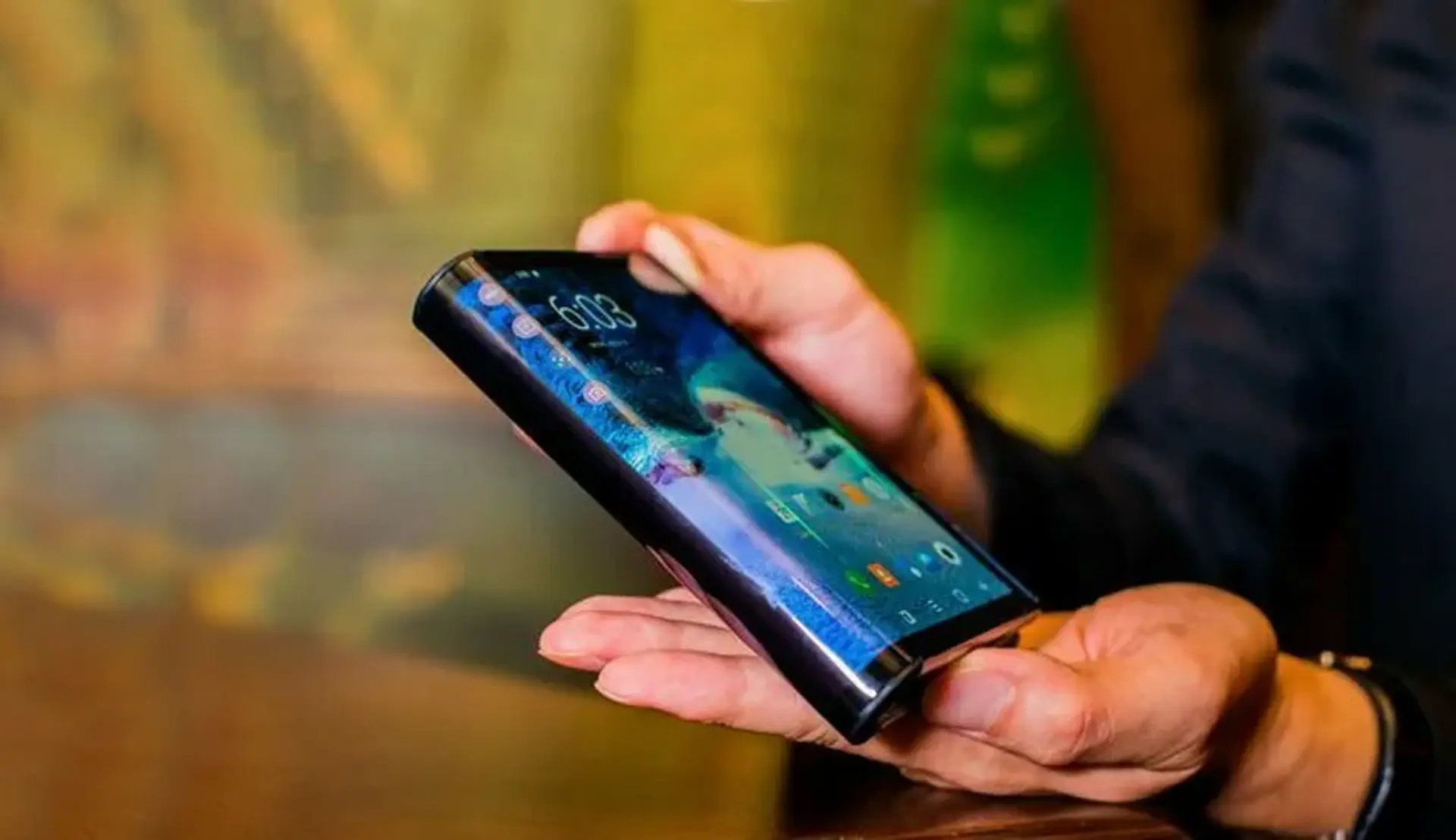 سامسونگ گوشی تاشو خود را در CES 2019 برای مخاطبان خاصی به نمایش گذاشت
