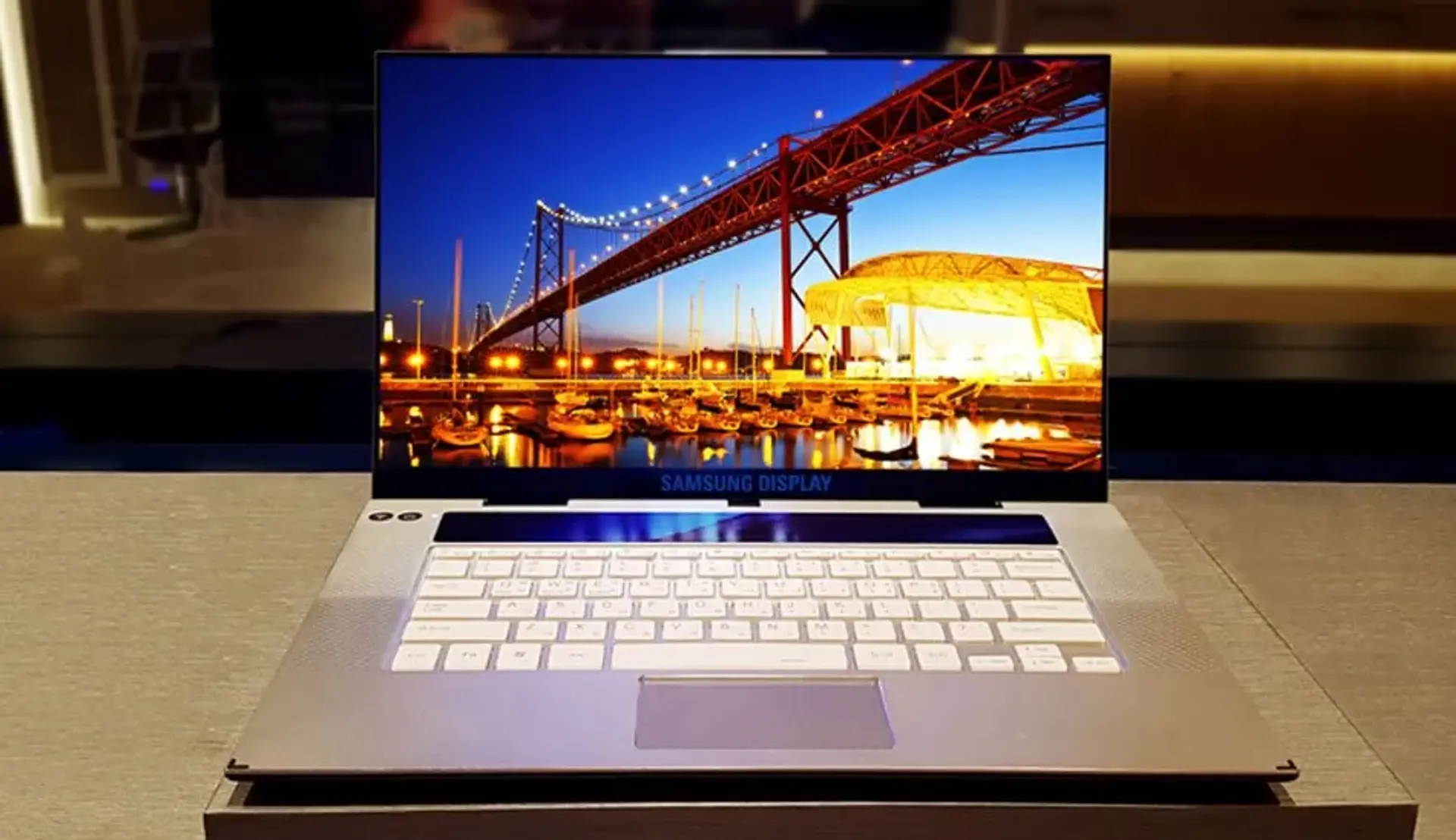 سامسونگ از اولین نمایشگر 15.6 اینچی اولد با رزولوشن 4K برای لپ تاپ رونمایی کرد