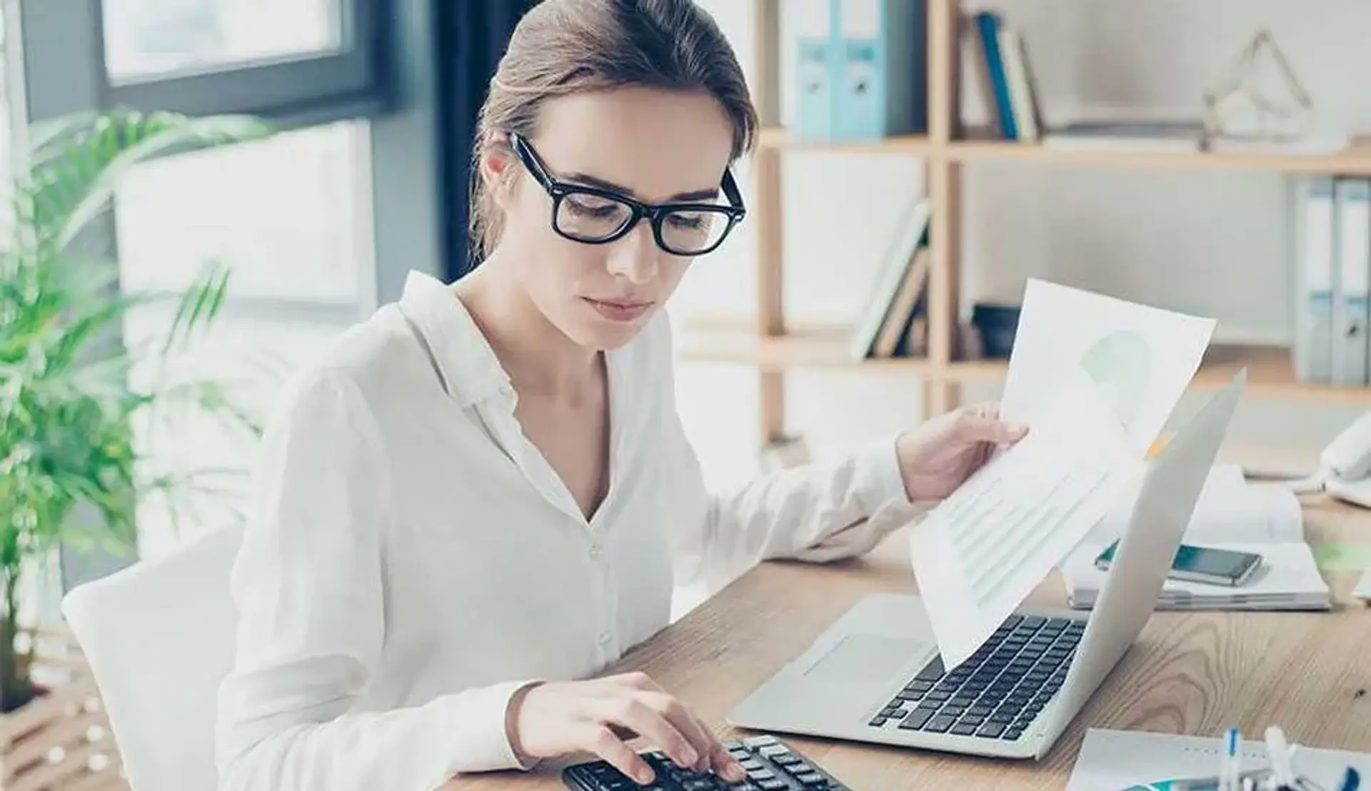 فریلنسر کیست؟ چطور با فریلنسری کسب درآمد کنیم؟