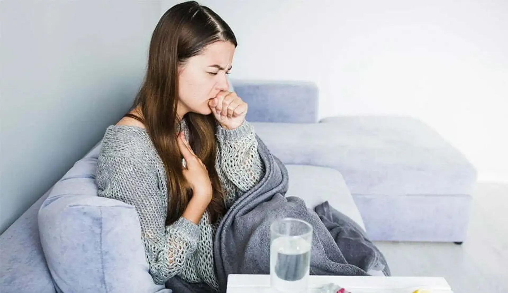 چرا سرفه می ‌کنیم؟ دلایل سرفه و روش های پیشگیری و درمان آن