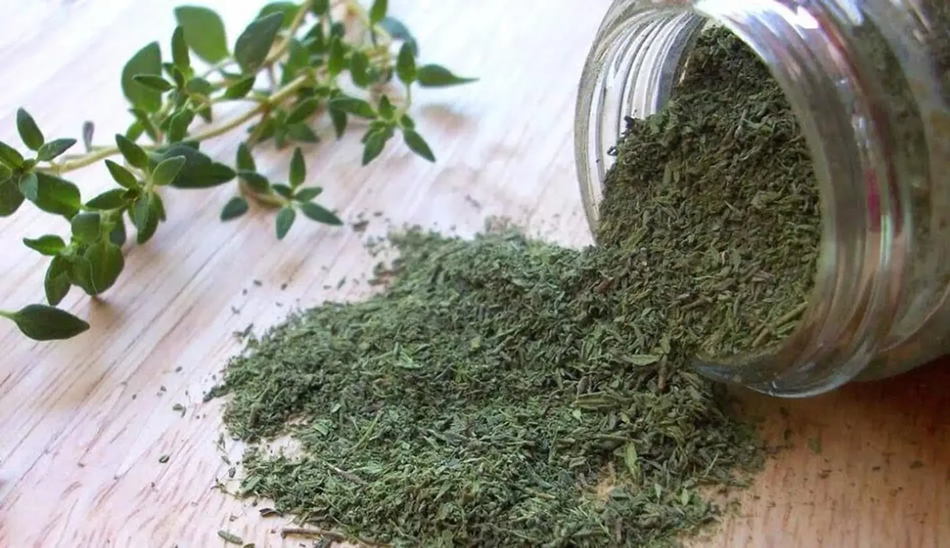 آویشن ؛ تاریخچه، خواص، مضرات و انواع مختلف آن