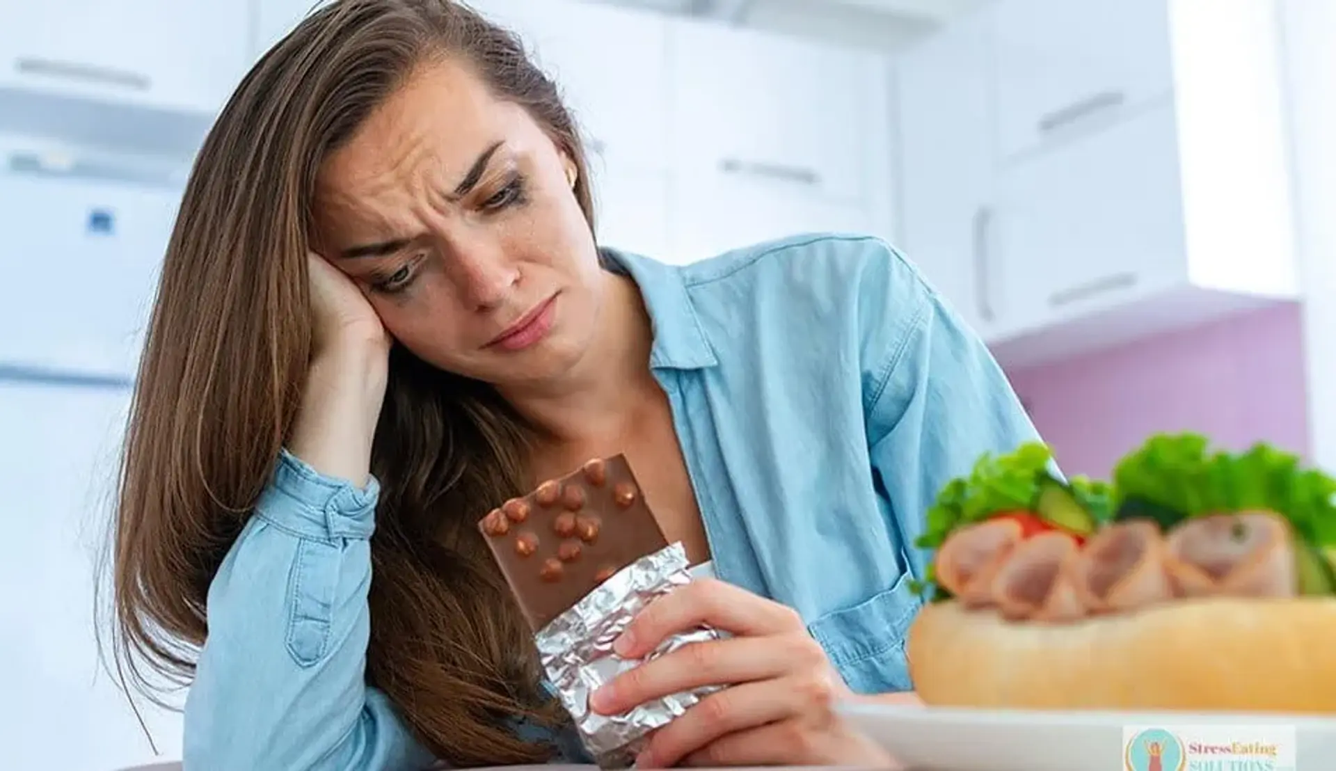 پرخوری عصبی چیست؟ شش روش برای جلوگیری از پرخوری در زمان قرنطینه