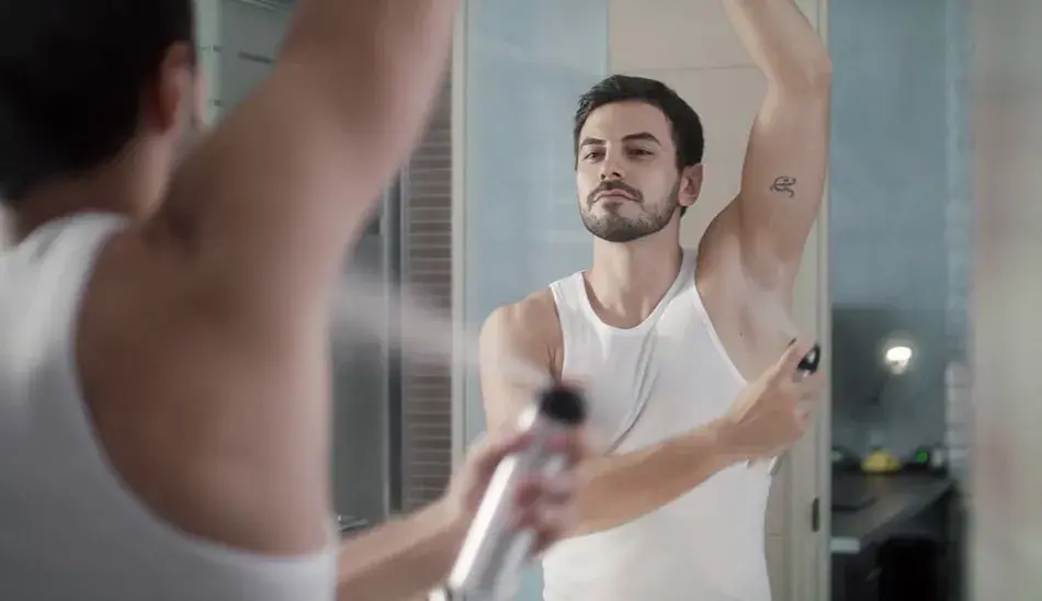 اسپری دئودورانت چیست؟ آیا برای از بین بردن بوی عرق از آن استفاده کنیم؟