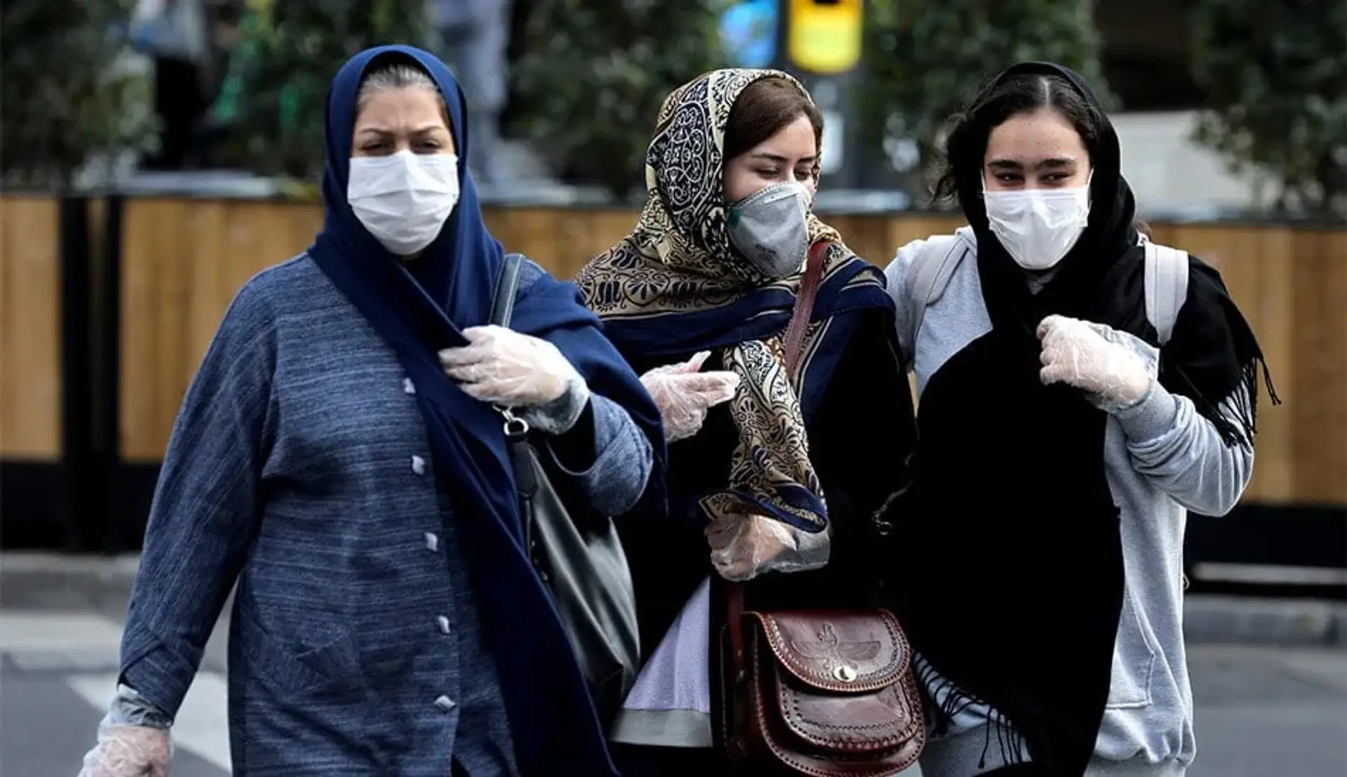آیا پایان کرونا نزدیک است؟ قرنطینه یا بازگشایی اماکن عمومی؟
