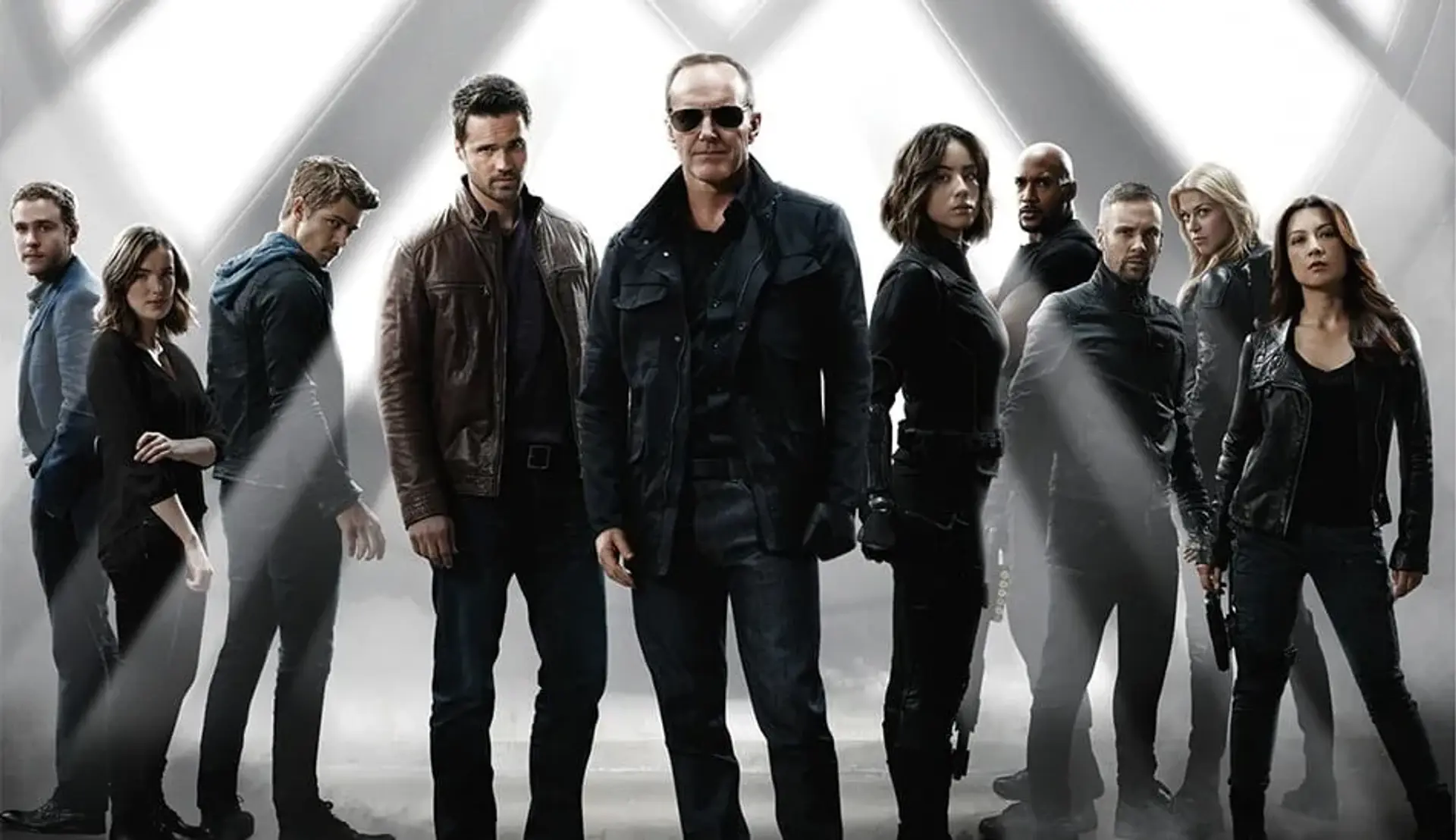 معرفی سریال مأموران شیلد (Agents of S.H.I.E.L.D)؛ تریلر، داستان، بازیگران و دانلود