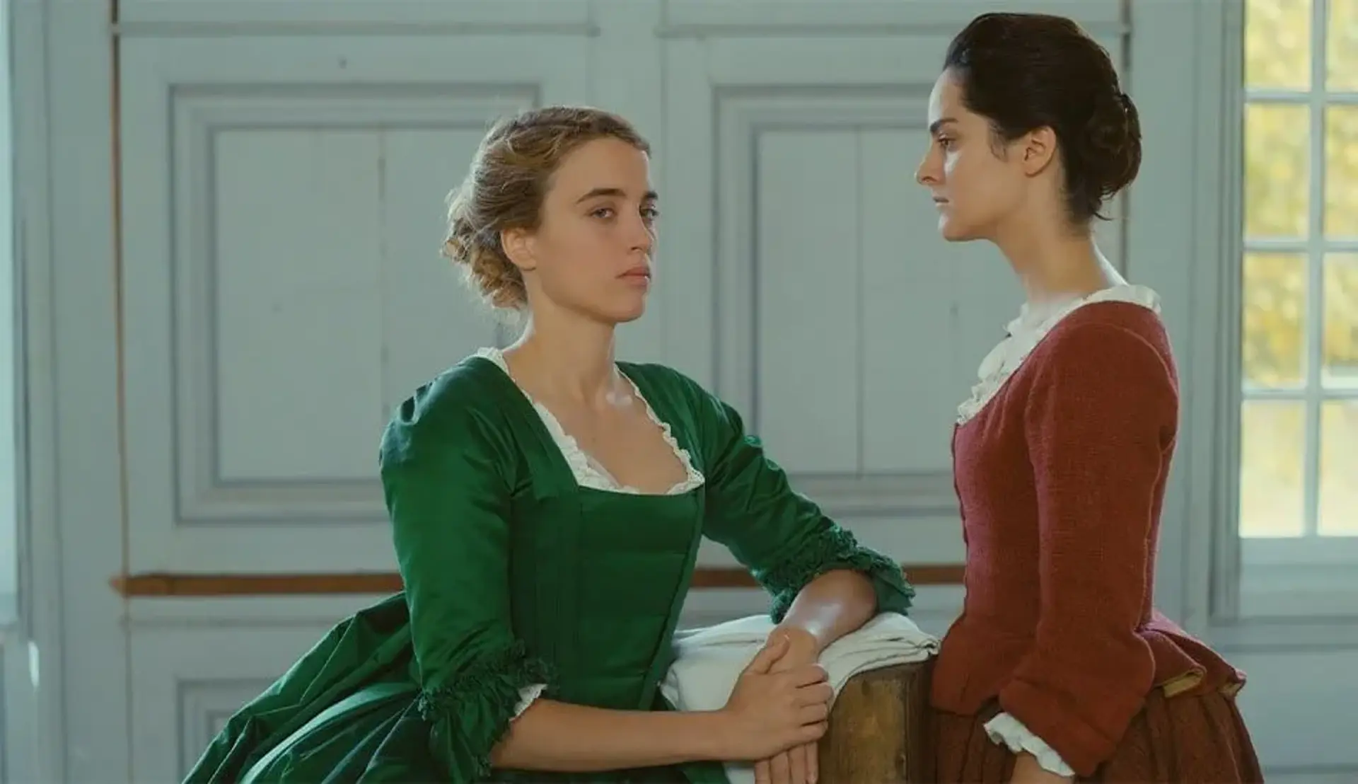 دانلود و بررسی فیلم Portrait of a Lady on Fire + داستان و بازیگران