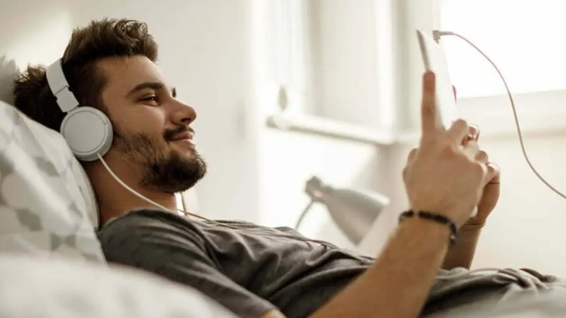 بهترین آهنگ های آرامش بخش برای خواب + لینک دانلود
