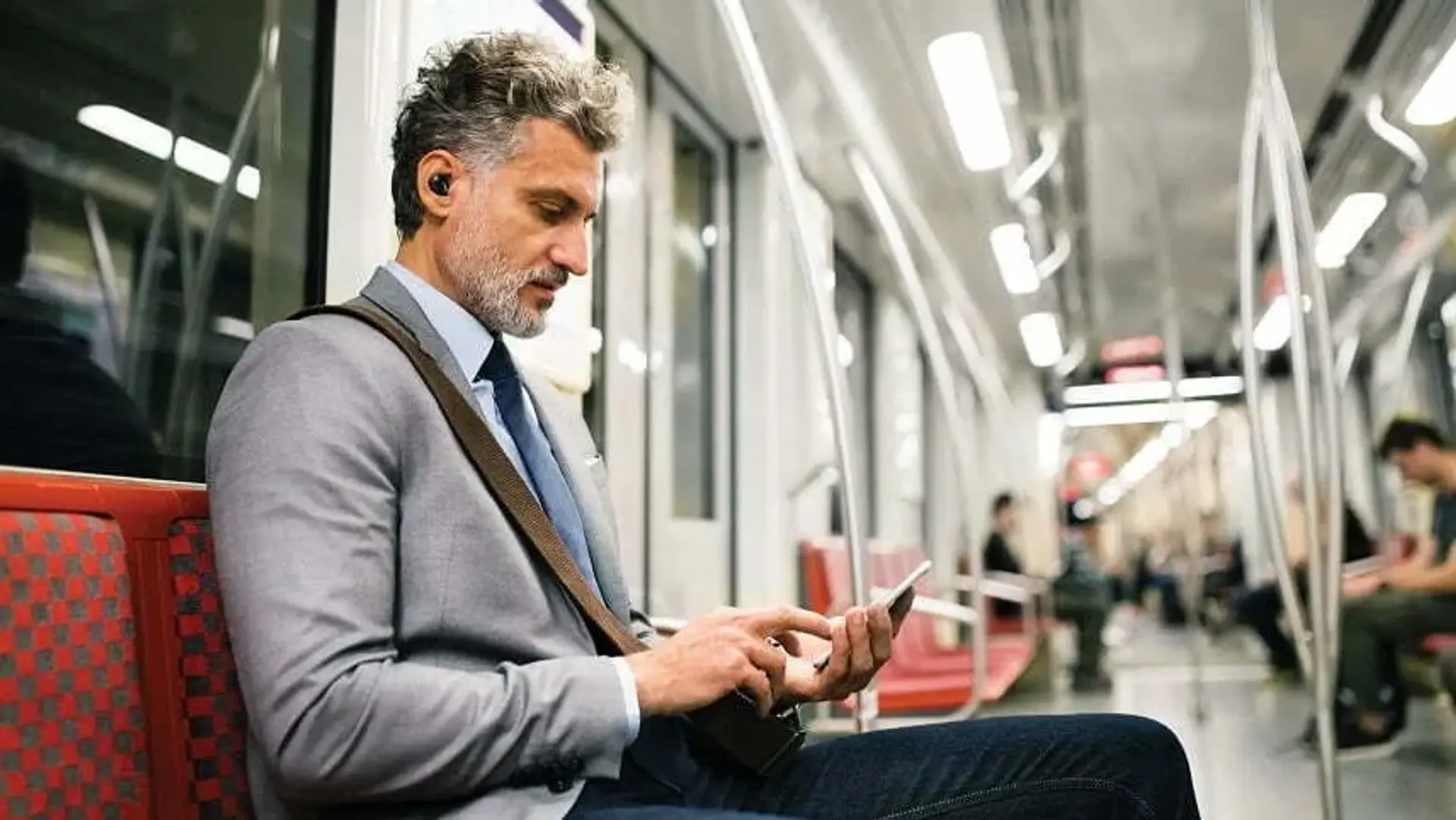 هدفون هوشمند چیست و چه فرقی با هدفون های معمولی دارد؟